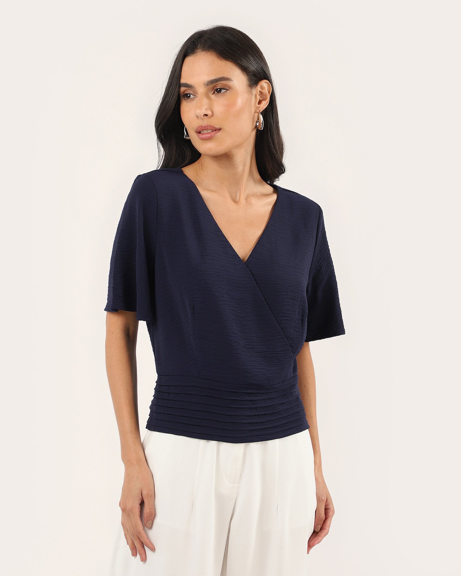Blusa feminina malha crepe com decote transpassado - Azul Escuro