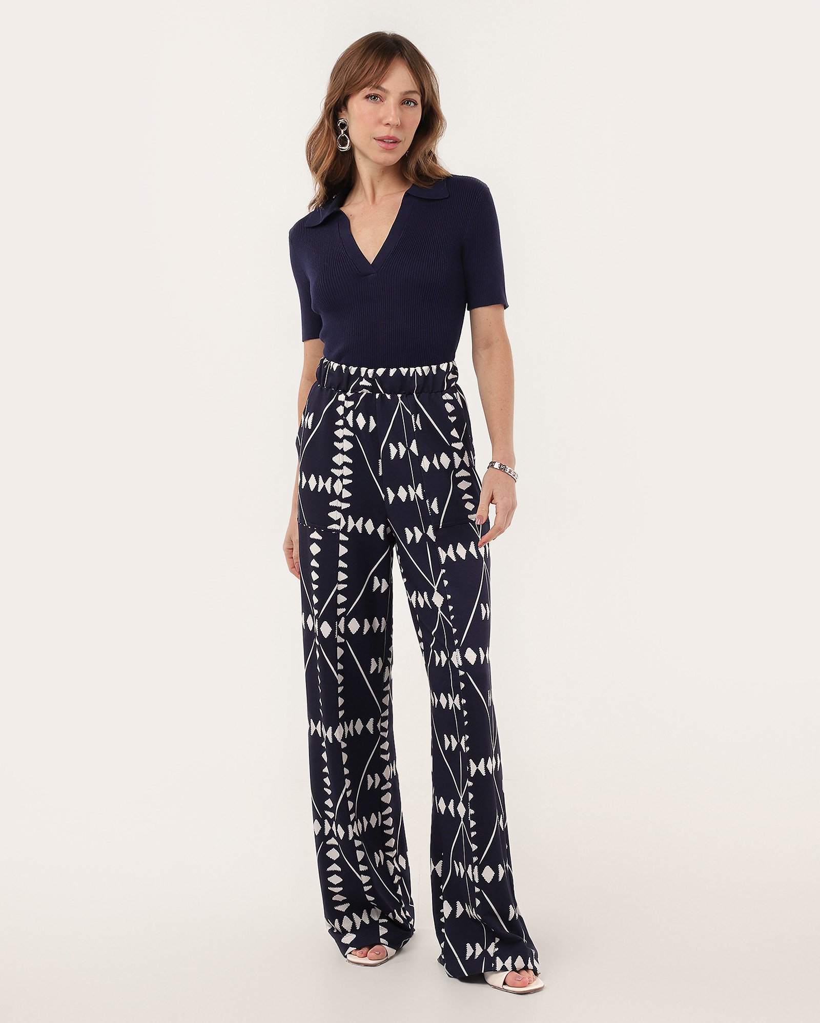 Calça feminina reta em viscose losangos azul | AK by Riachuelo