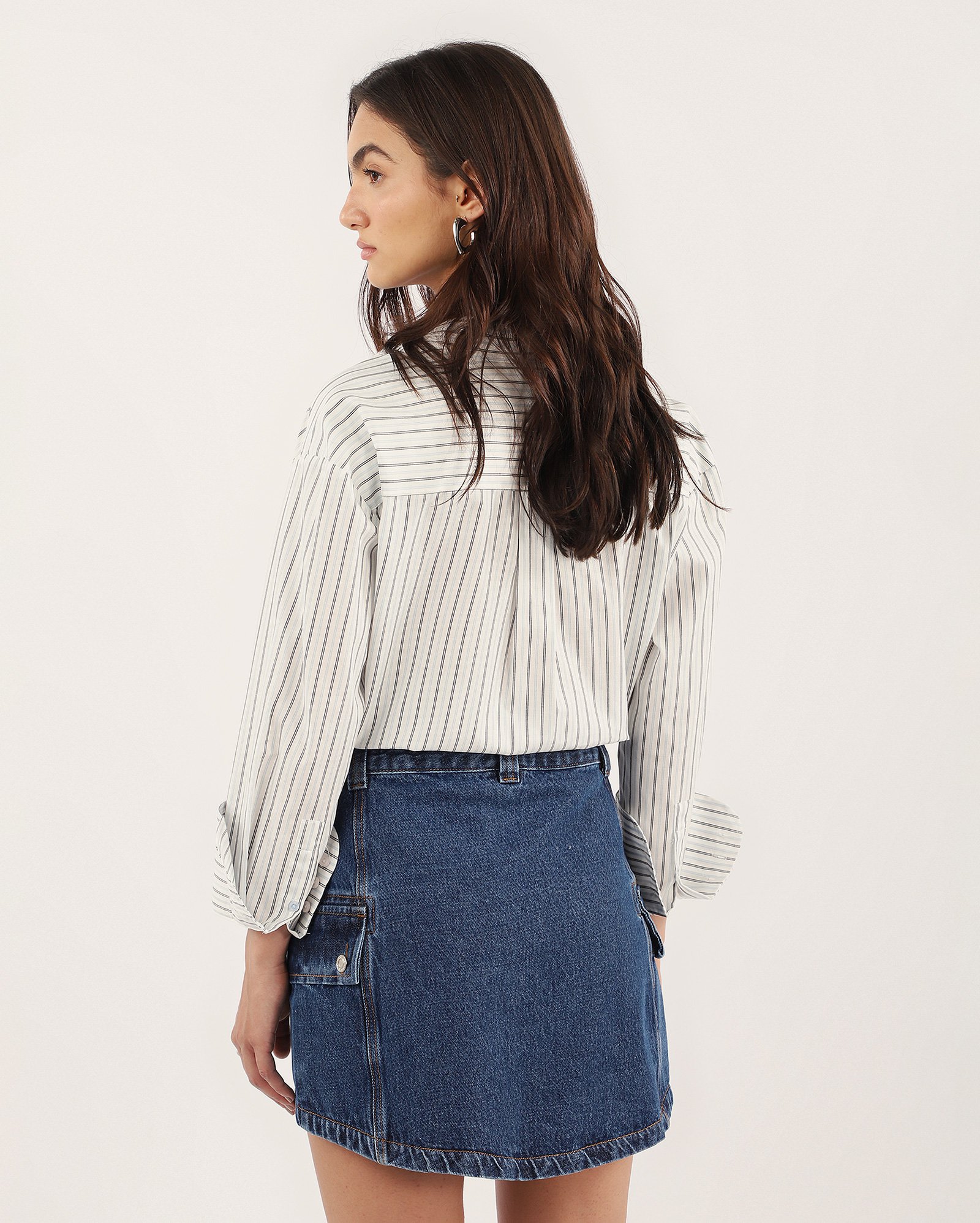 Mini saia jeans cargo denim escuro | Pool Jeans — foto 5