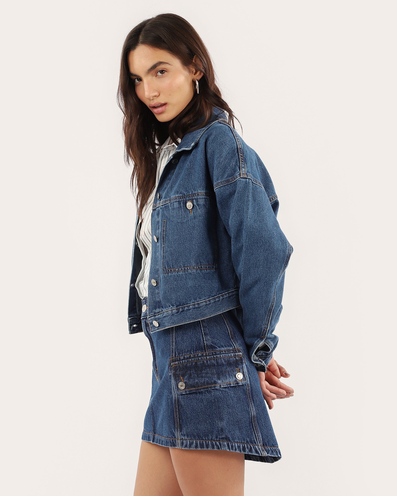 Mini saia jeans cargo denim escuro | Pool Jeans
