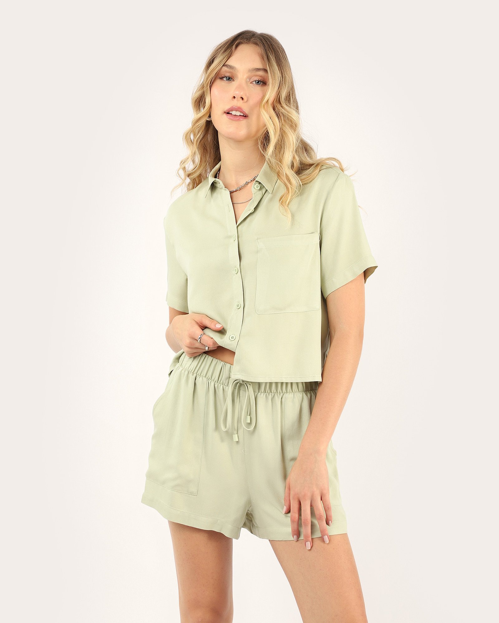Short feminino básico com viscose cós elástico - Verde Claro — foto 2