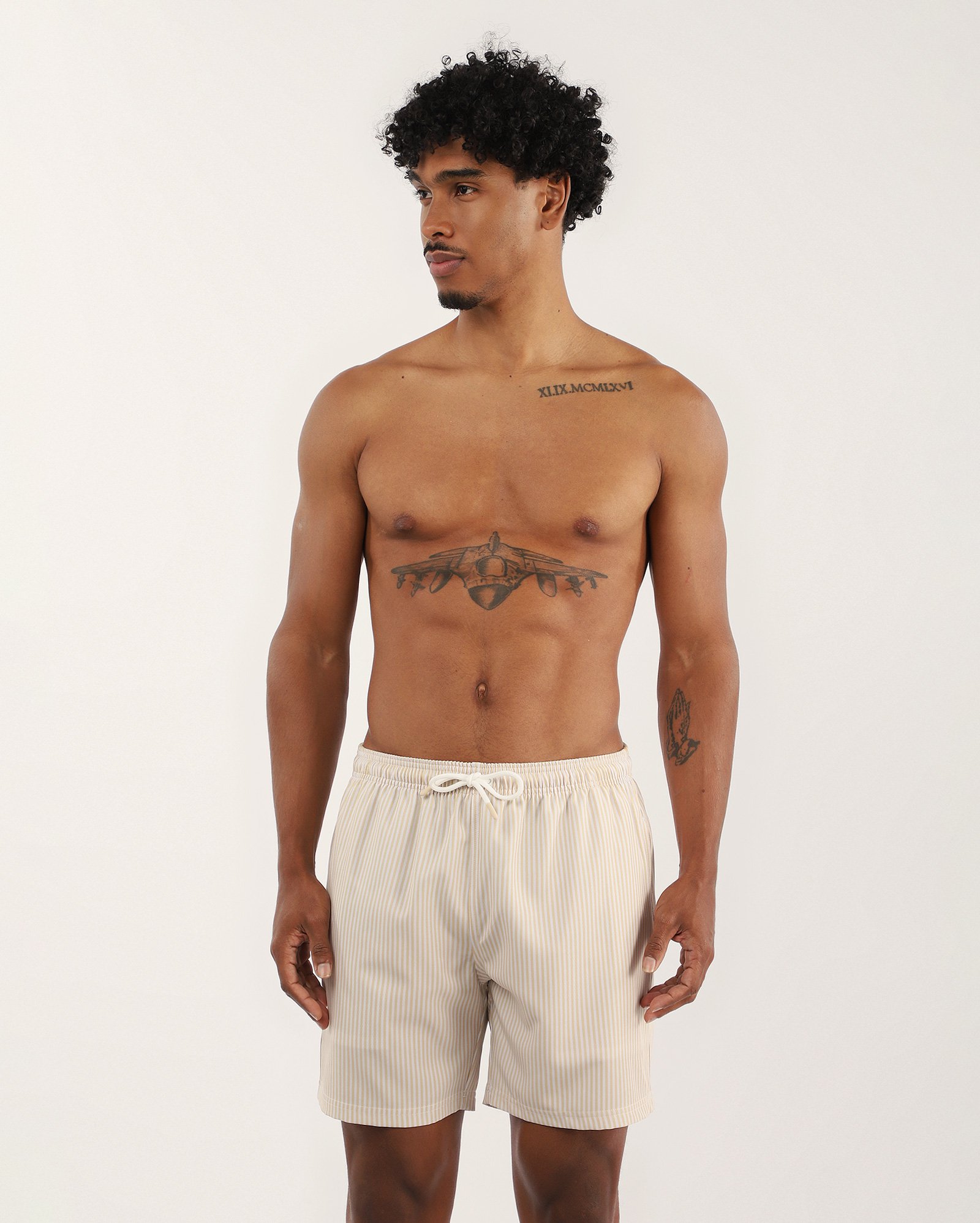 Short água masculino listrado com cordão multicor