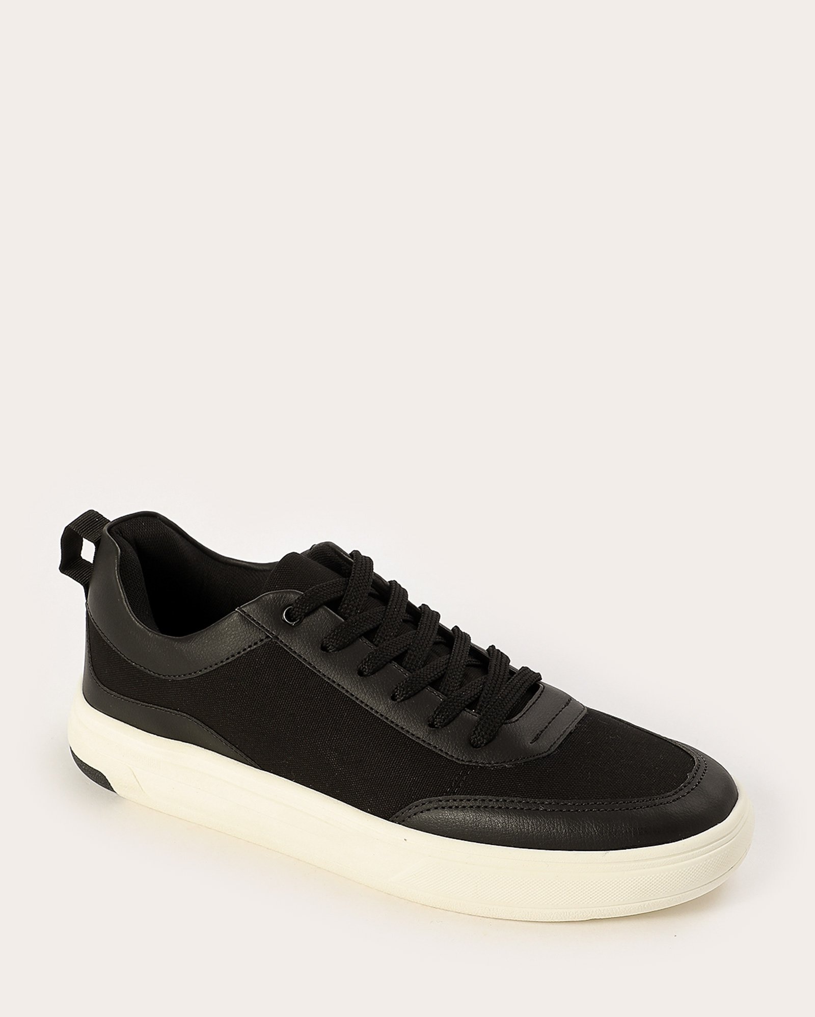 Sapatênis masculino casual com recortes preto