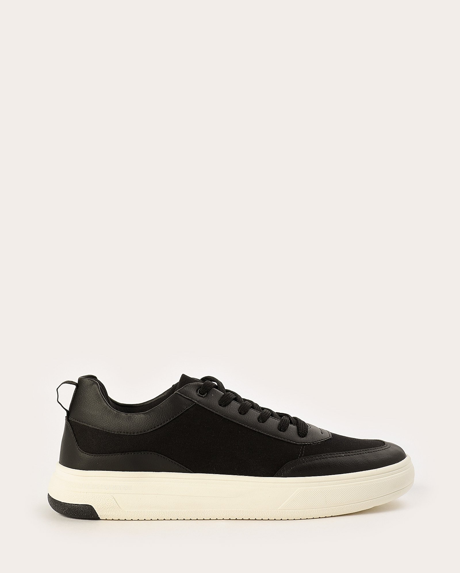 Sapatênis masculino casual com recortes preto
