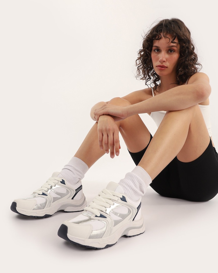 Riachuelo Tênis feminino chunky cano baixo e recortes branco