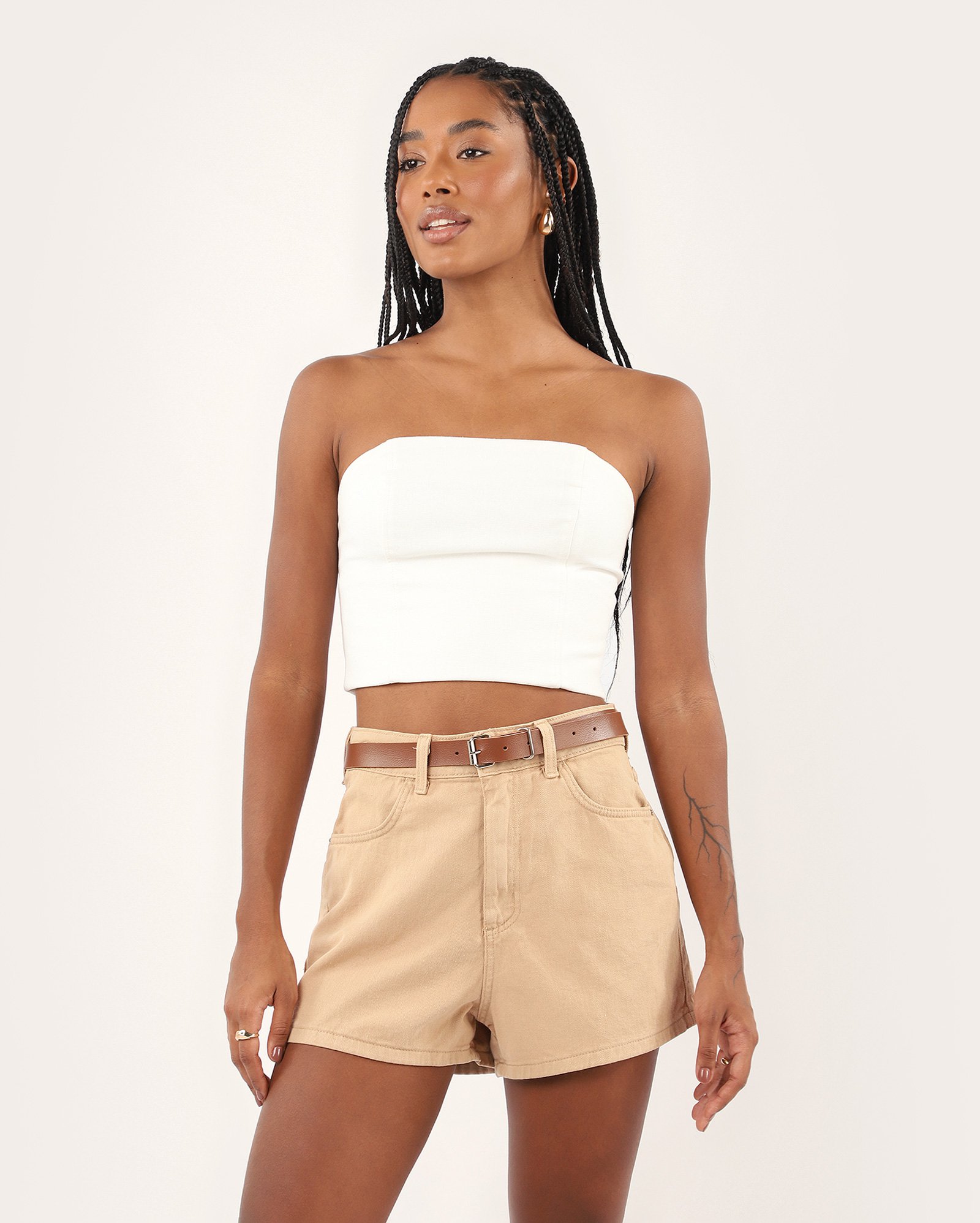 Short jeans feminino mom cintura alta com cinto - Bege | Pool Jeans