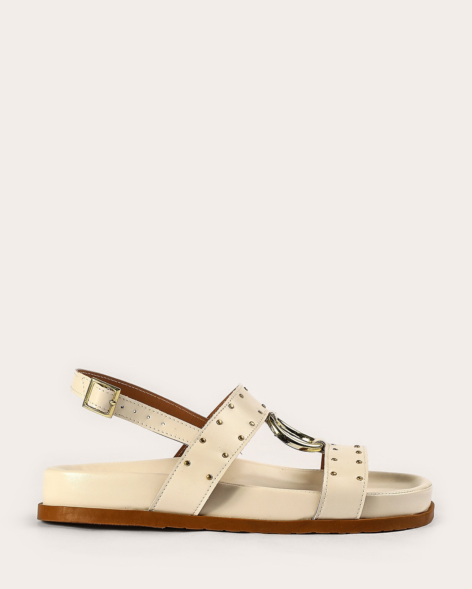 Sandália feminina papete com tachas metalizadas off-white | Riachuelo