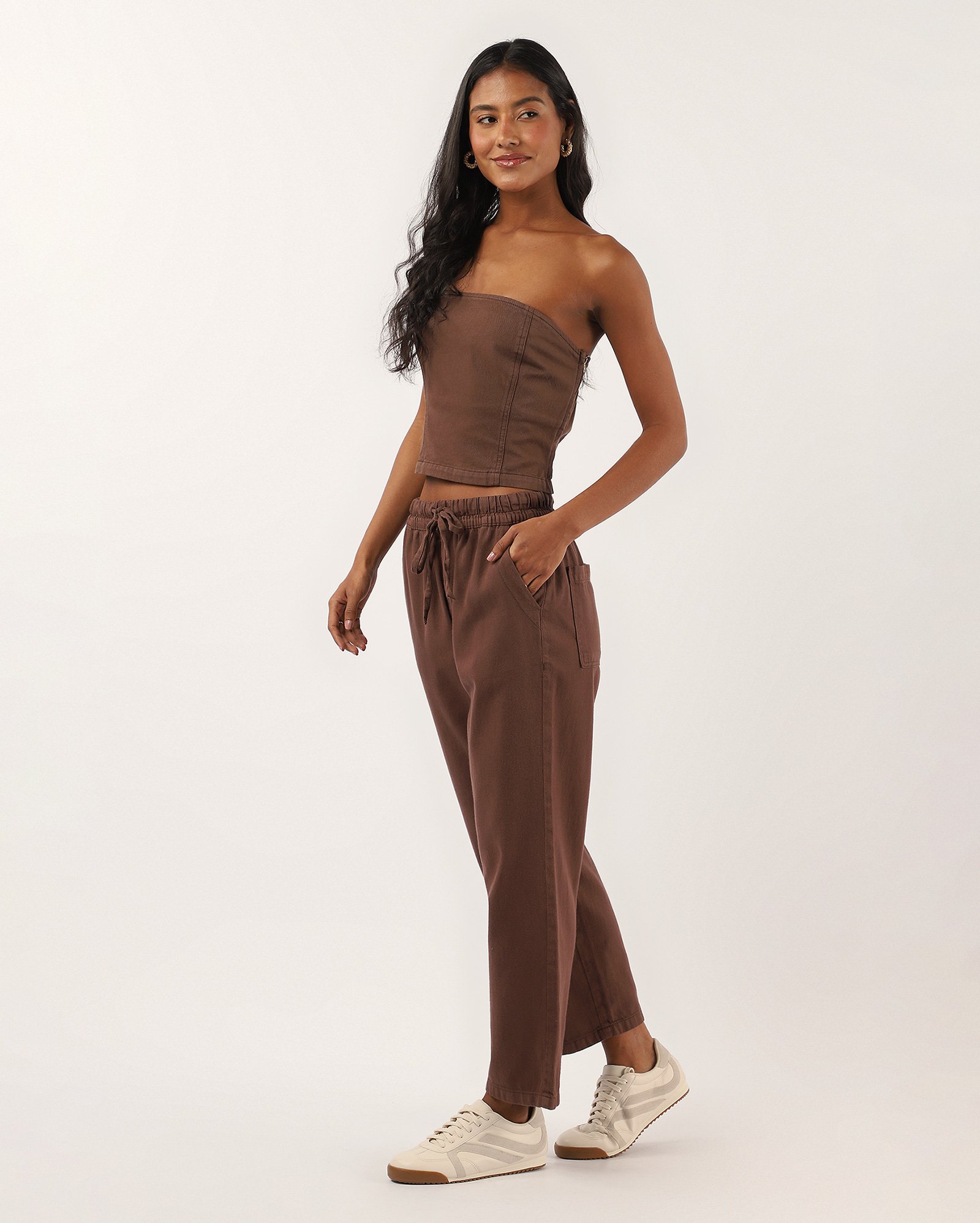Calça sarja feminina baggy com elástico marrom | Pool Jeans