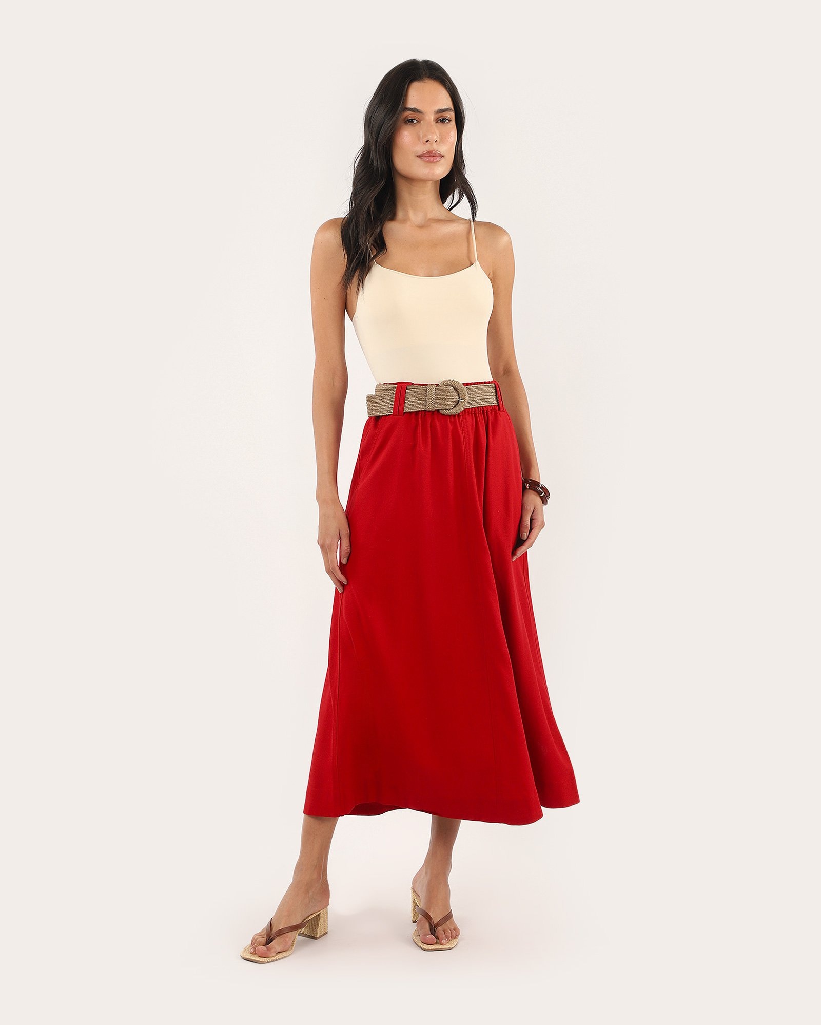 Saia midi evasê Jade em viscolinho com cinto - Vermelho