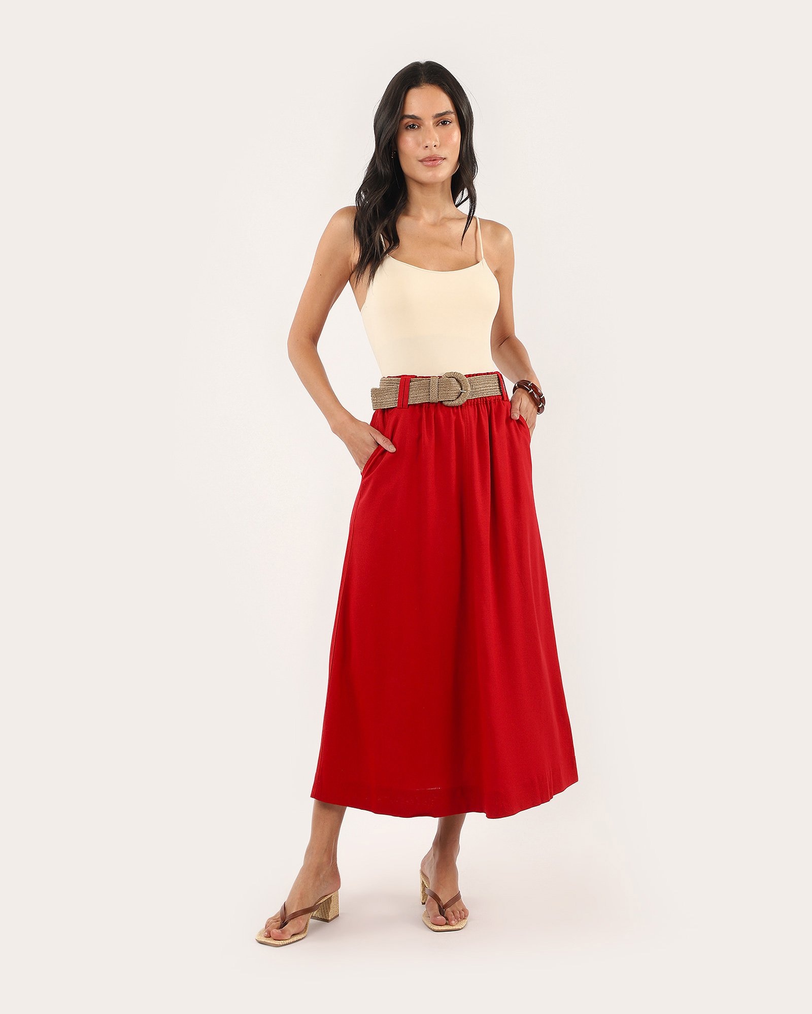 Saia midi evasê Jade em viscolinho com cinto - Vermelho