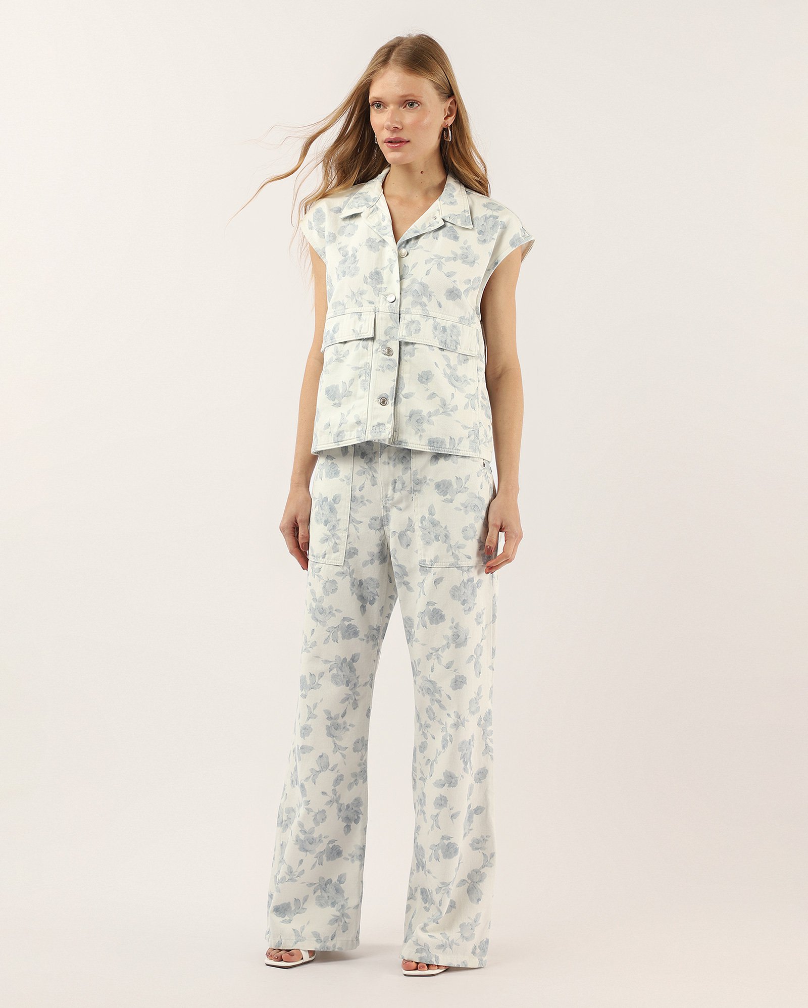 Colete sarja feminino alongado floral off-white | Pool Jeans