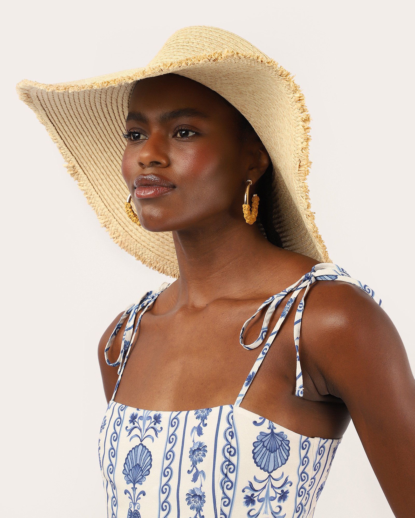 Chapéu feminino de palha com desfiado - bege