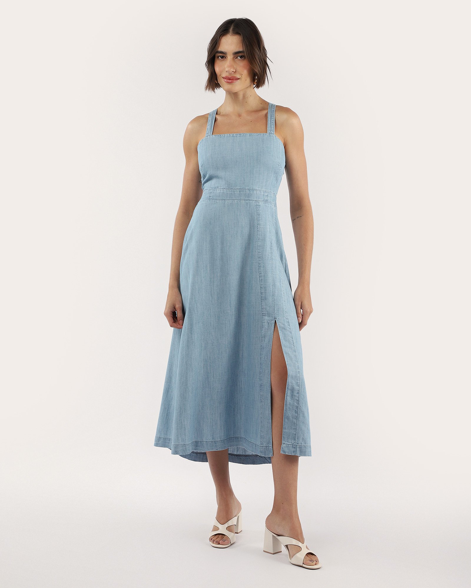 Vestido jeans midi com fenda lateral denim claro | Pool Jeans