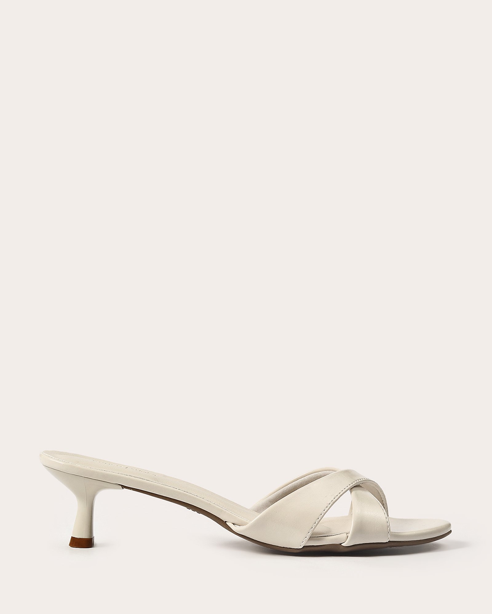 Tamanco salto fino com tiras cruzadas de dedo off-white
