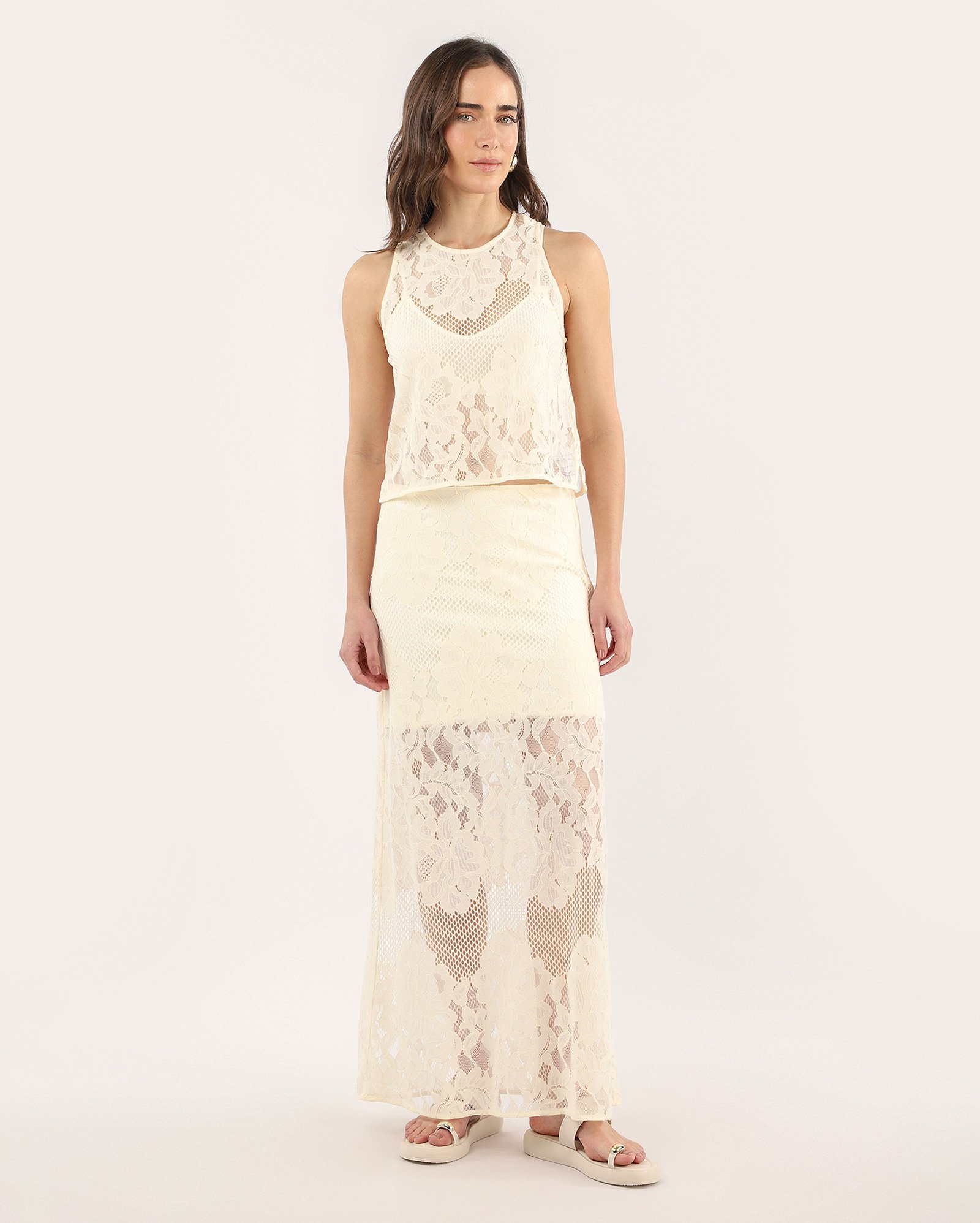 Saia longa evasê em renda off-white