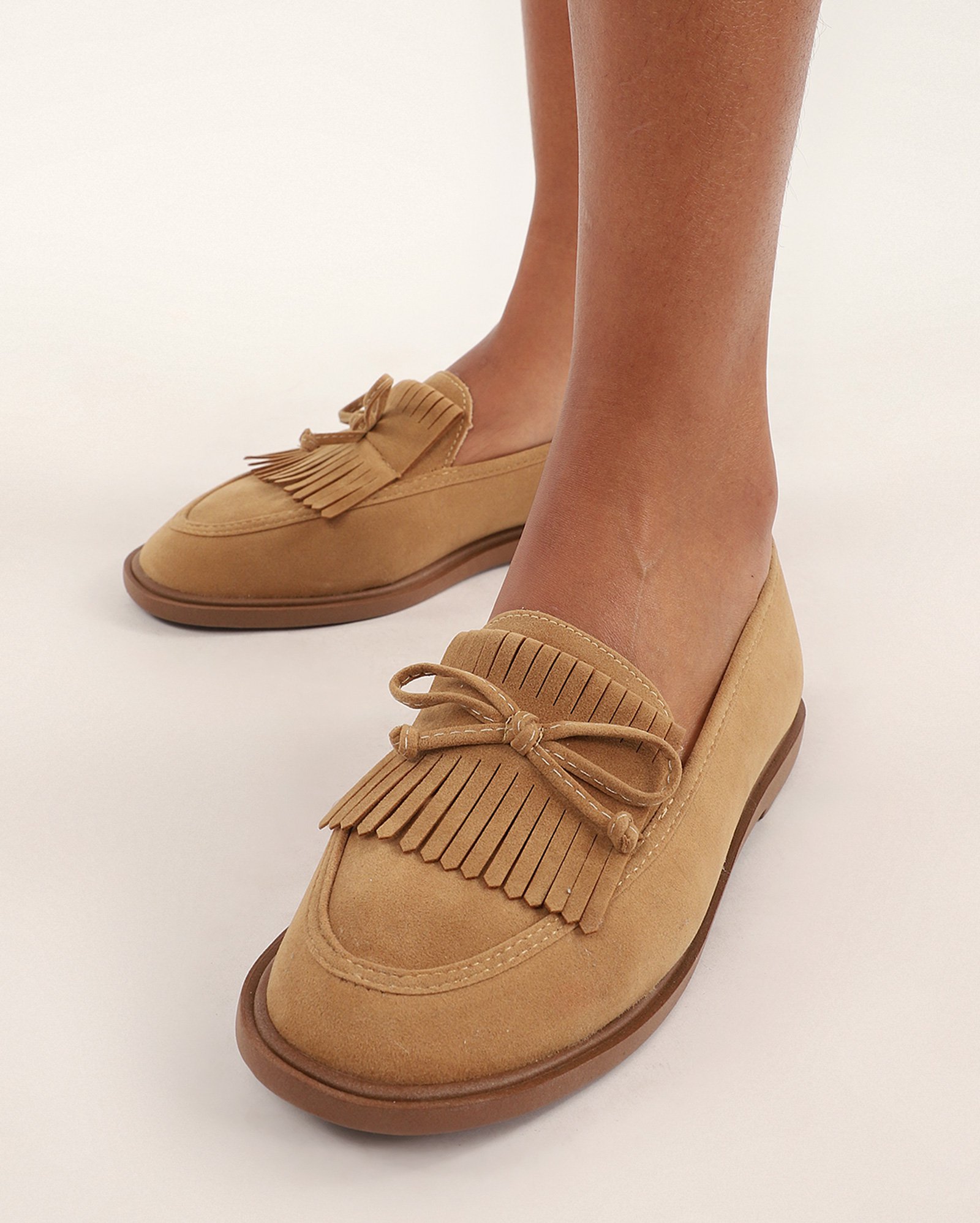 Mocassim feminino em suede laço e franjas marrom