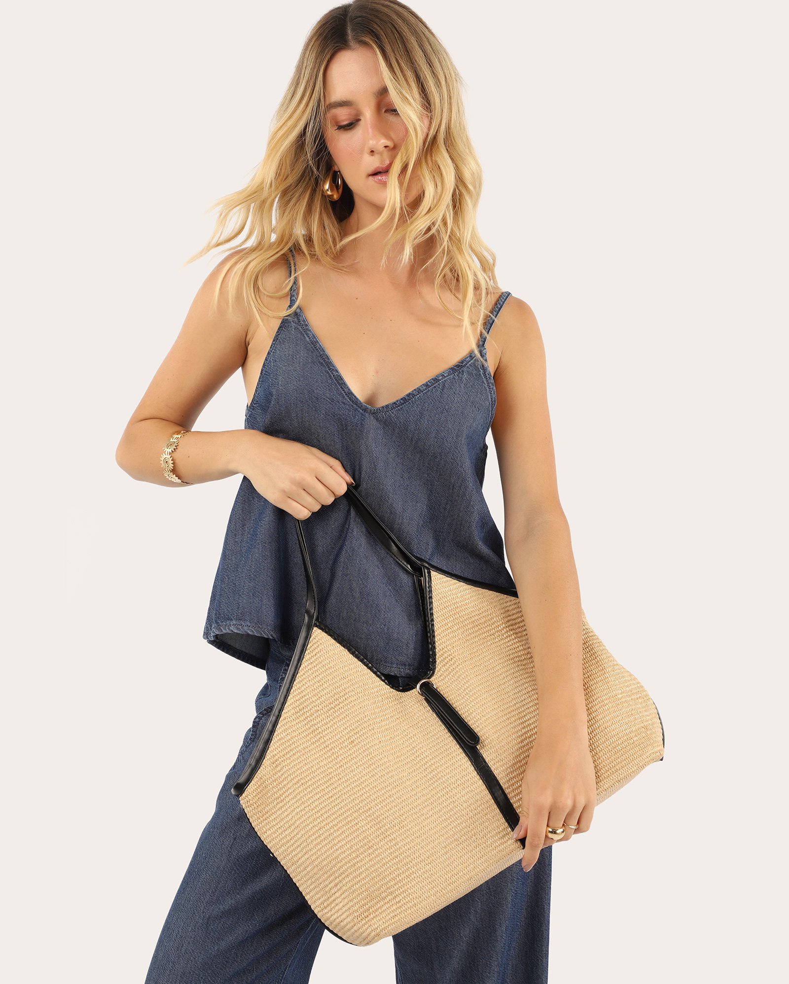 Bolsa feminina de praia tote com detalhe metálico - bege