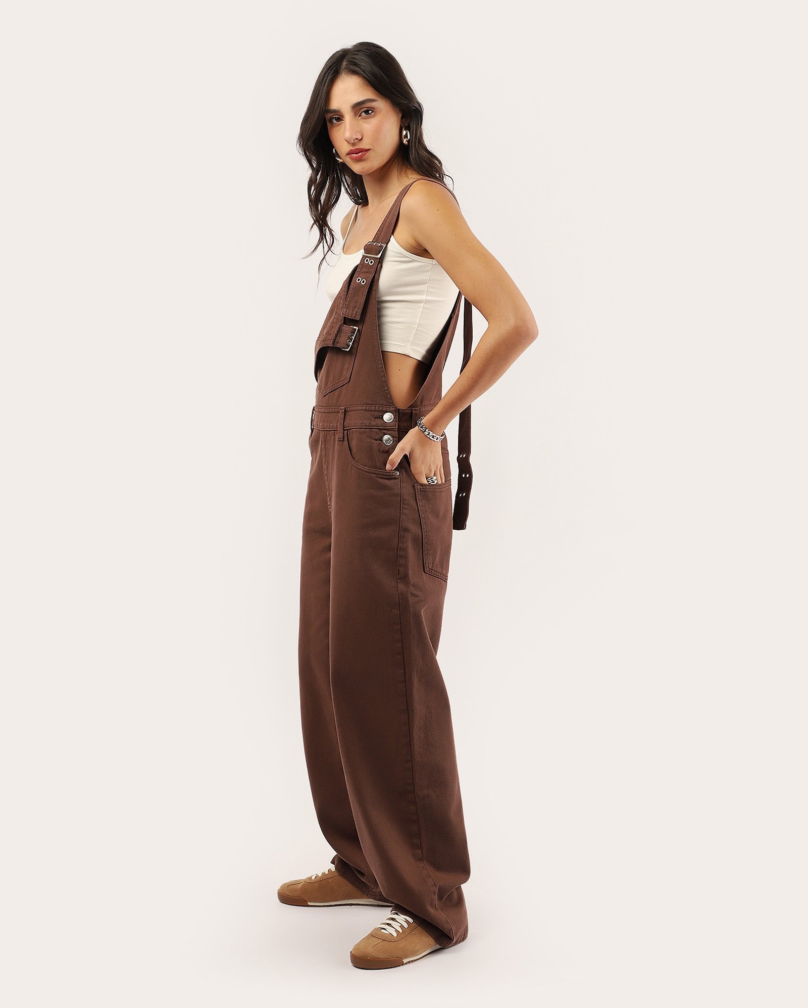 Jardineira feminina de sarja com bolso marrom | Pool Jeans