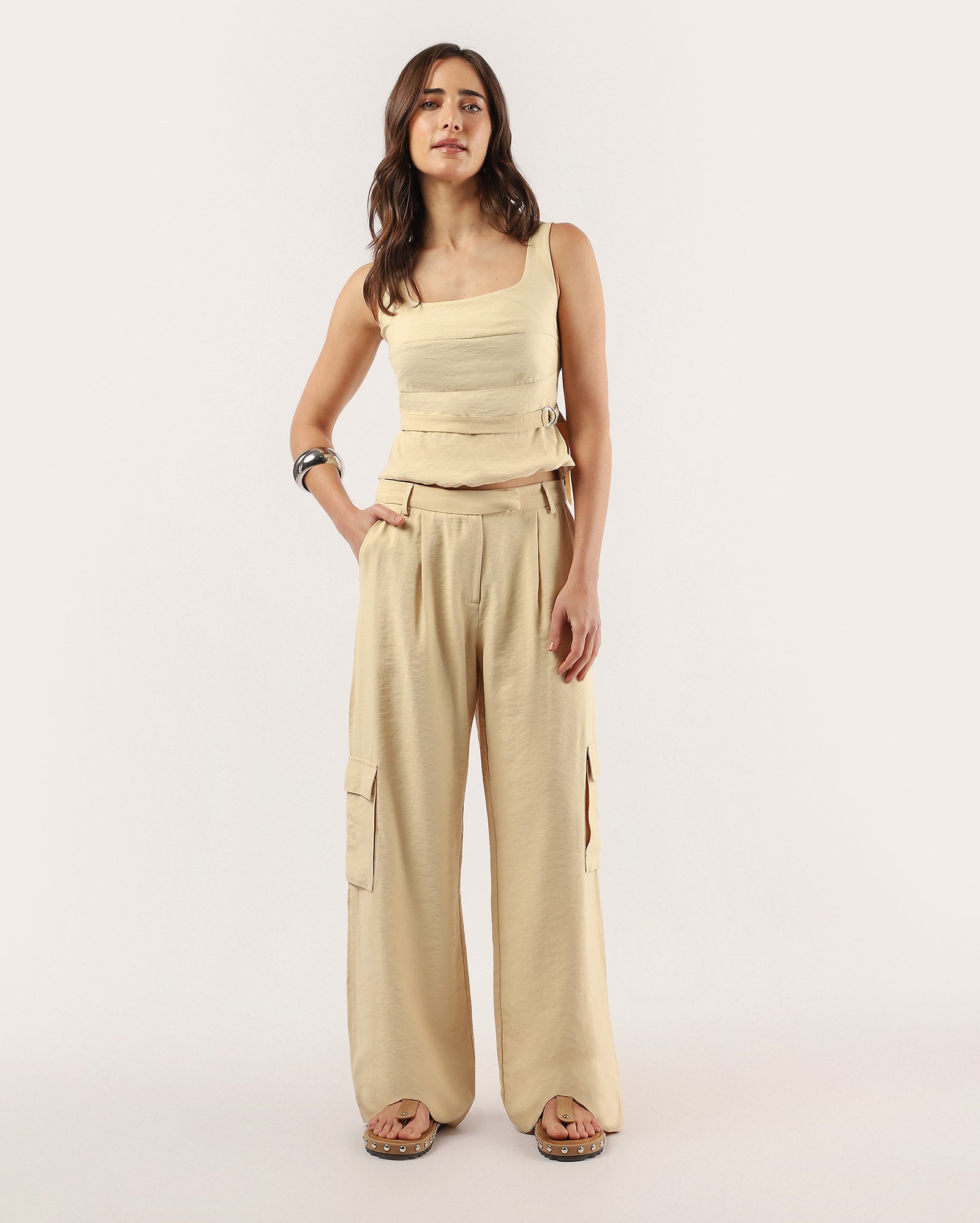 Regata feminina com viscose e tira de fivela - bege