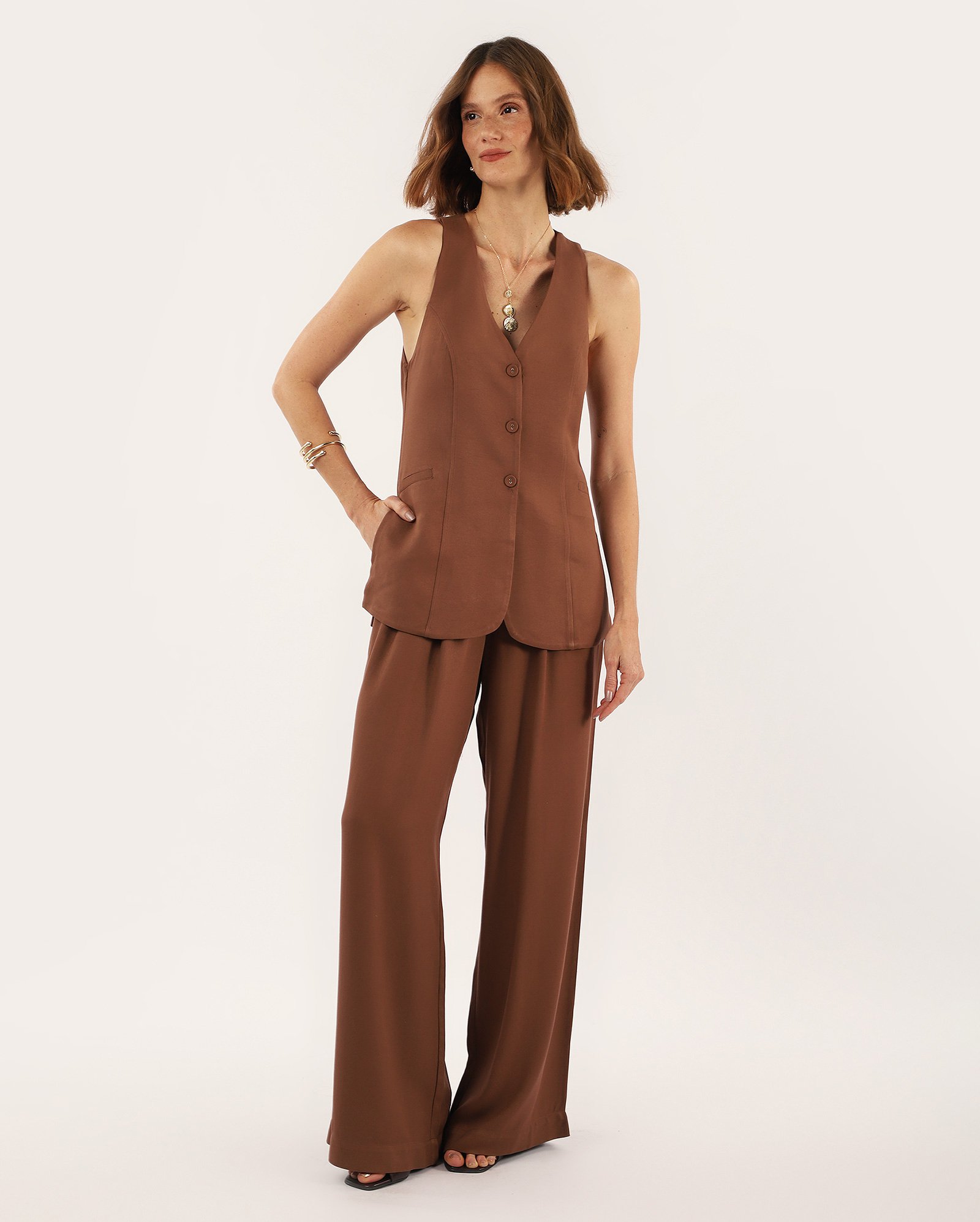 Colete feminino alongado em viscose marrom | AK