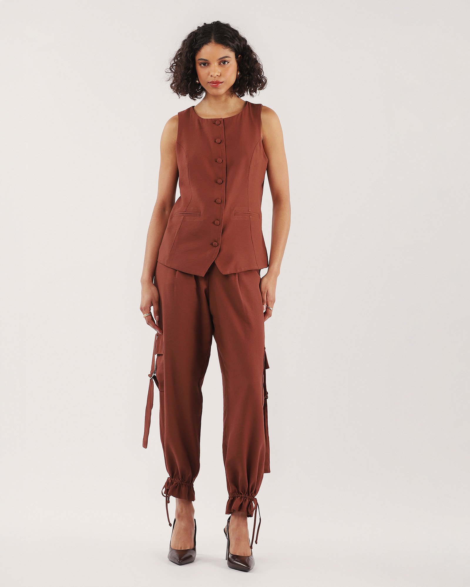 Colete feminino alongado em viscose - Marrom | AK