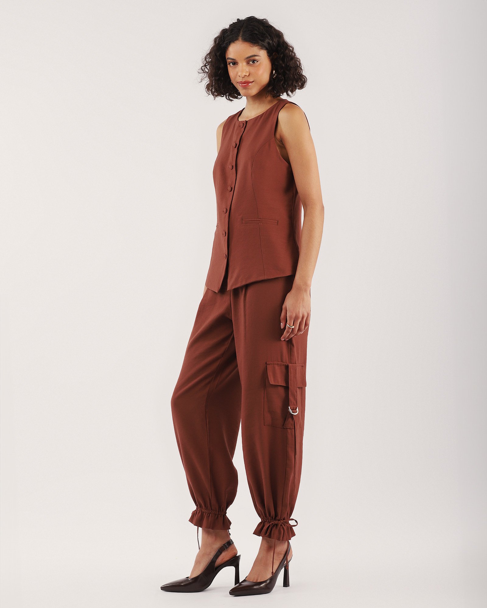 Calça feminina em viscose com barra ajustável - Marrom | AK