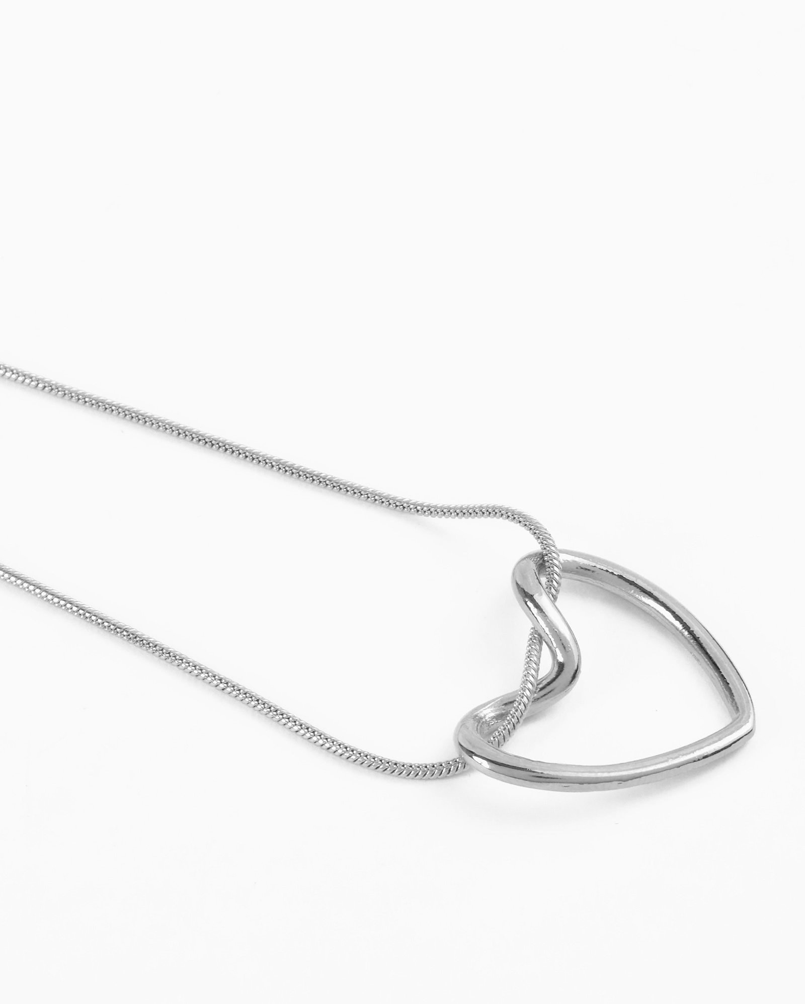 Colar feminino coração vazado prata