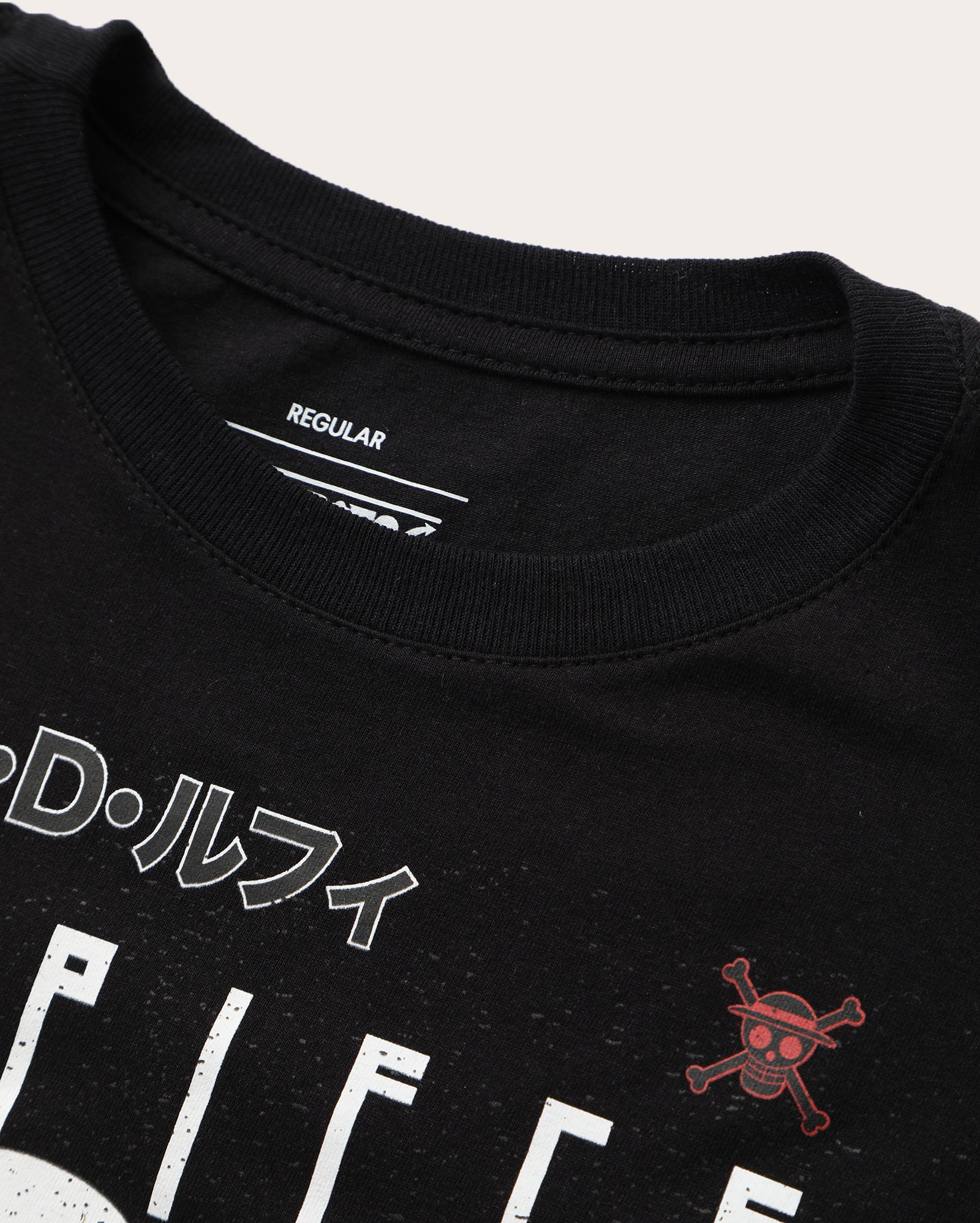 Camiseta juvenil regular Luffy o capitão - preta | One PIece