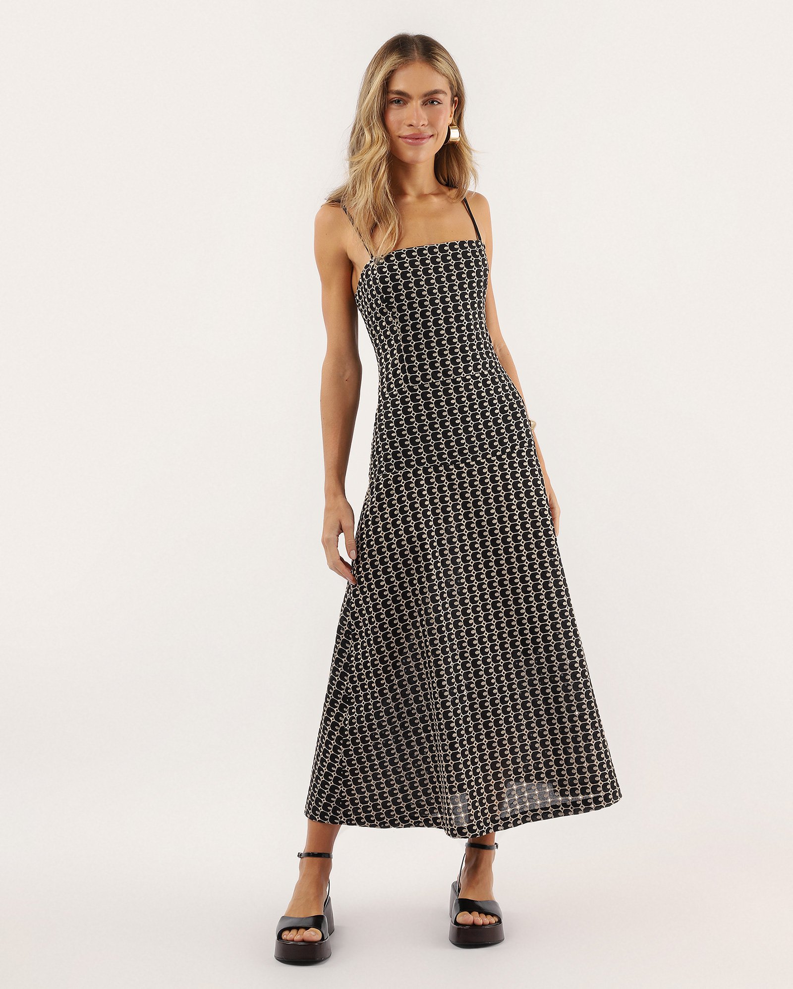 Vestido midi evasê em laise preto | Special Edition