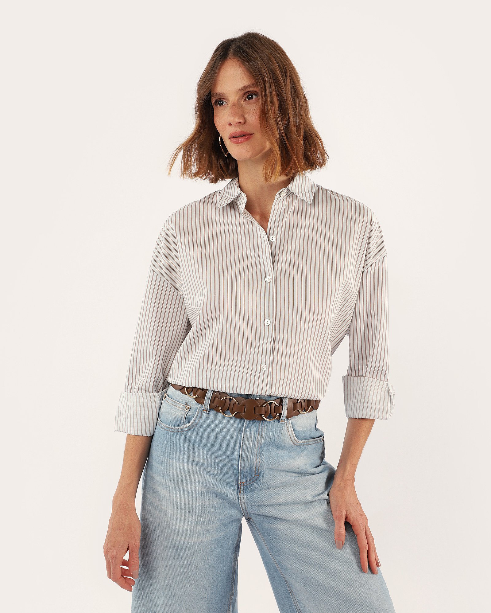 Camisa feminina ampla listrada off-white