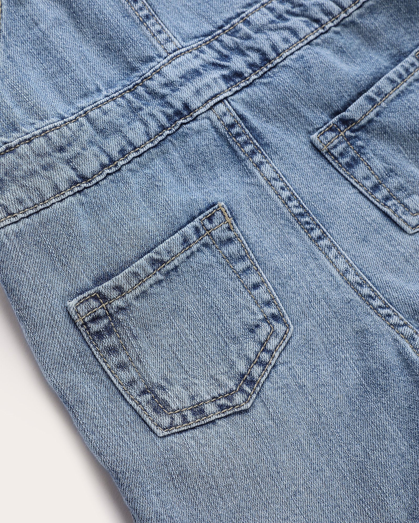 Jardineira jeans infantil regular com bolso 1-4A - denim médio