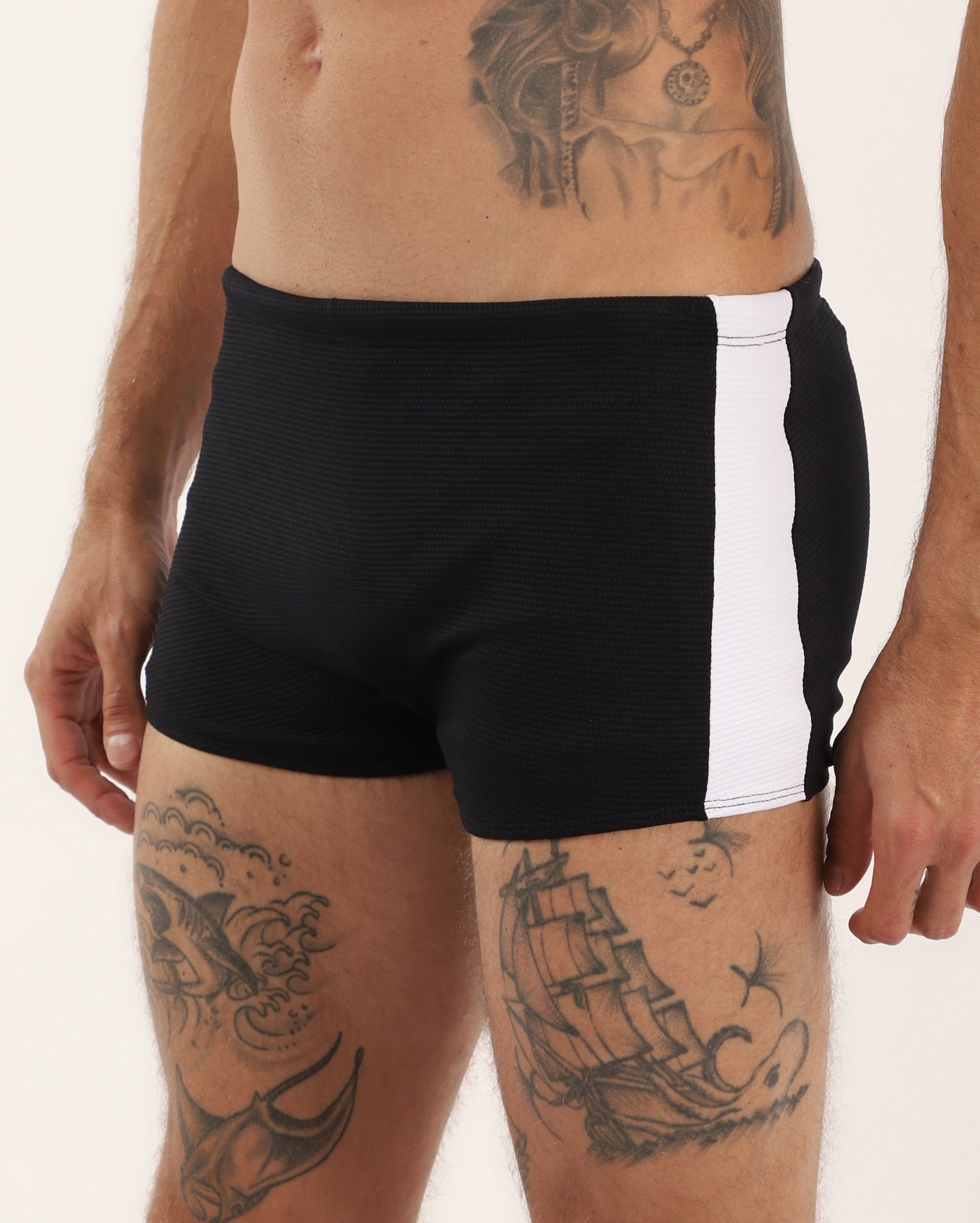 Sunga boxer texturizada com recorte lateral preta