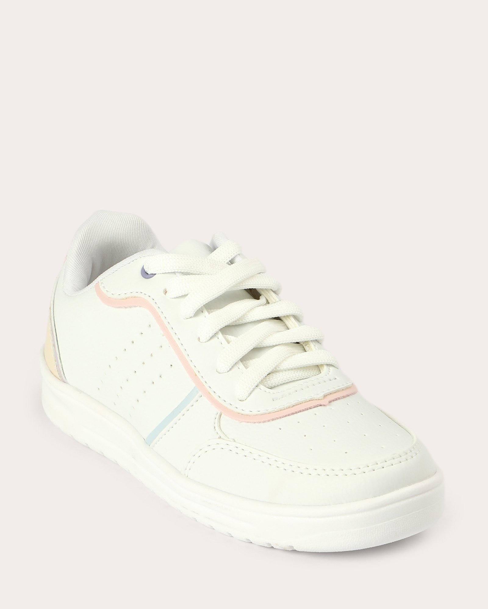 Tênis juvenil casual pespontado com cadarço branco