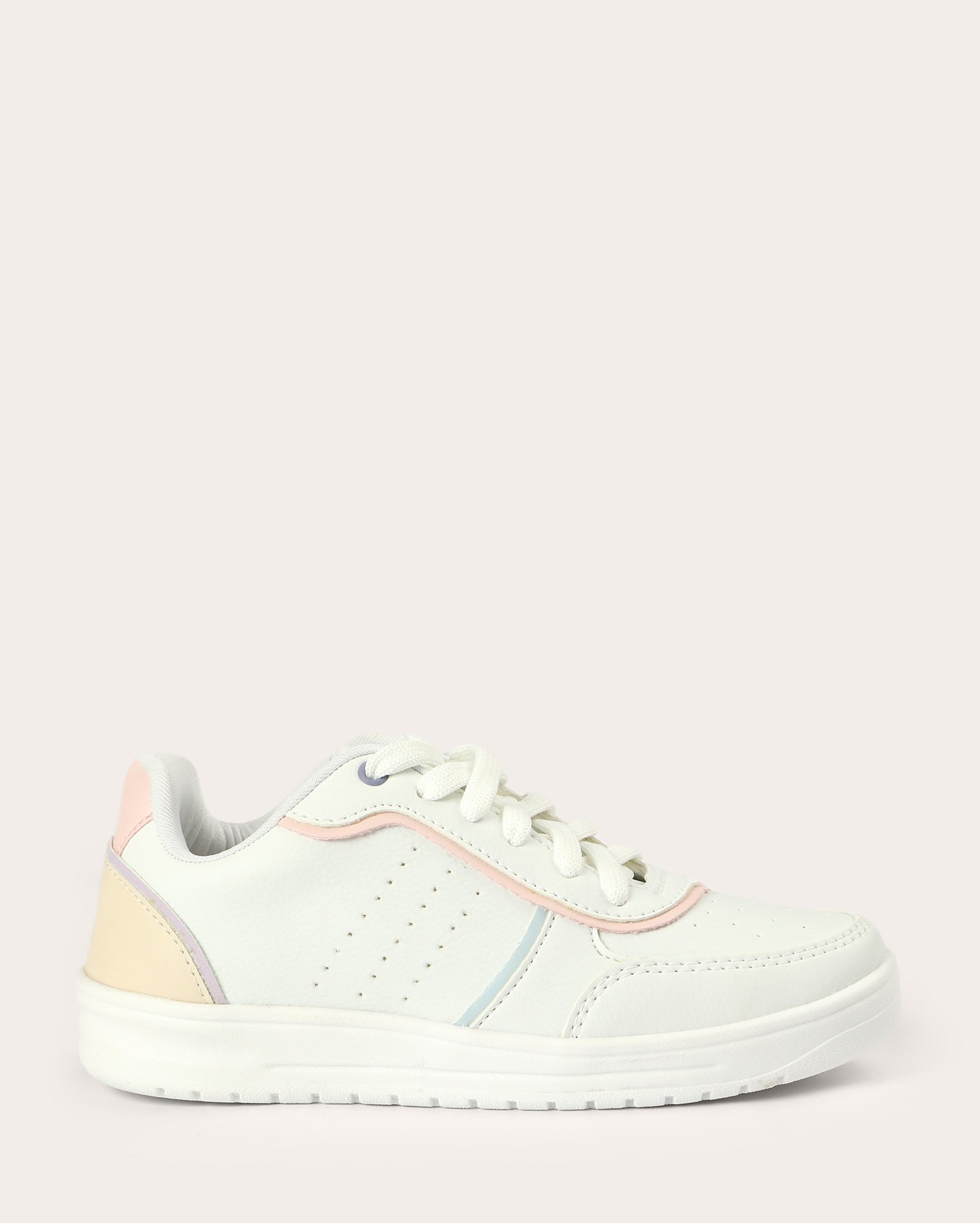 Tênis juvenil casual pespontado com cadarço branco
