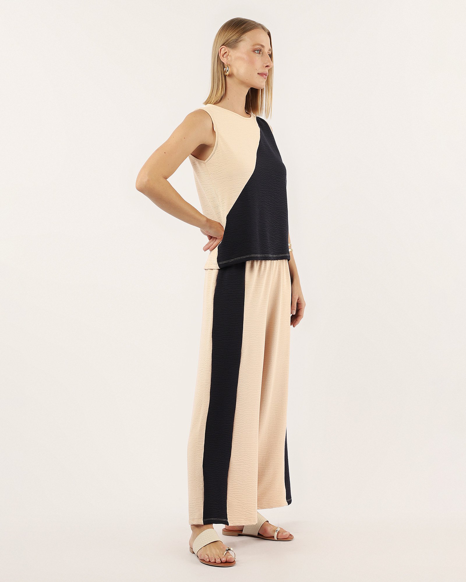Calça feminina reta Mada texturizada azul | AK