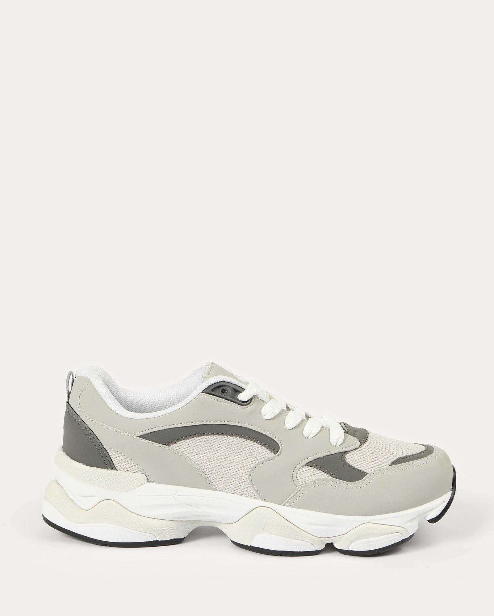 Tênis masculino casual com recortes cinza