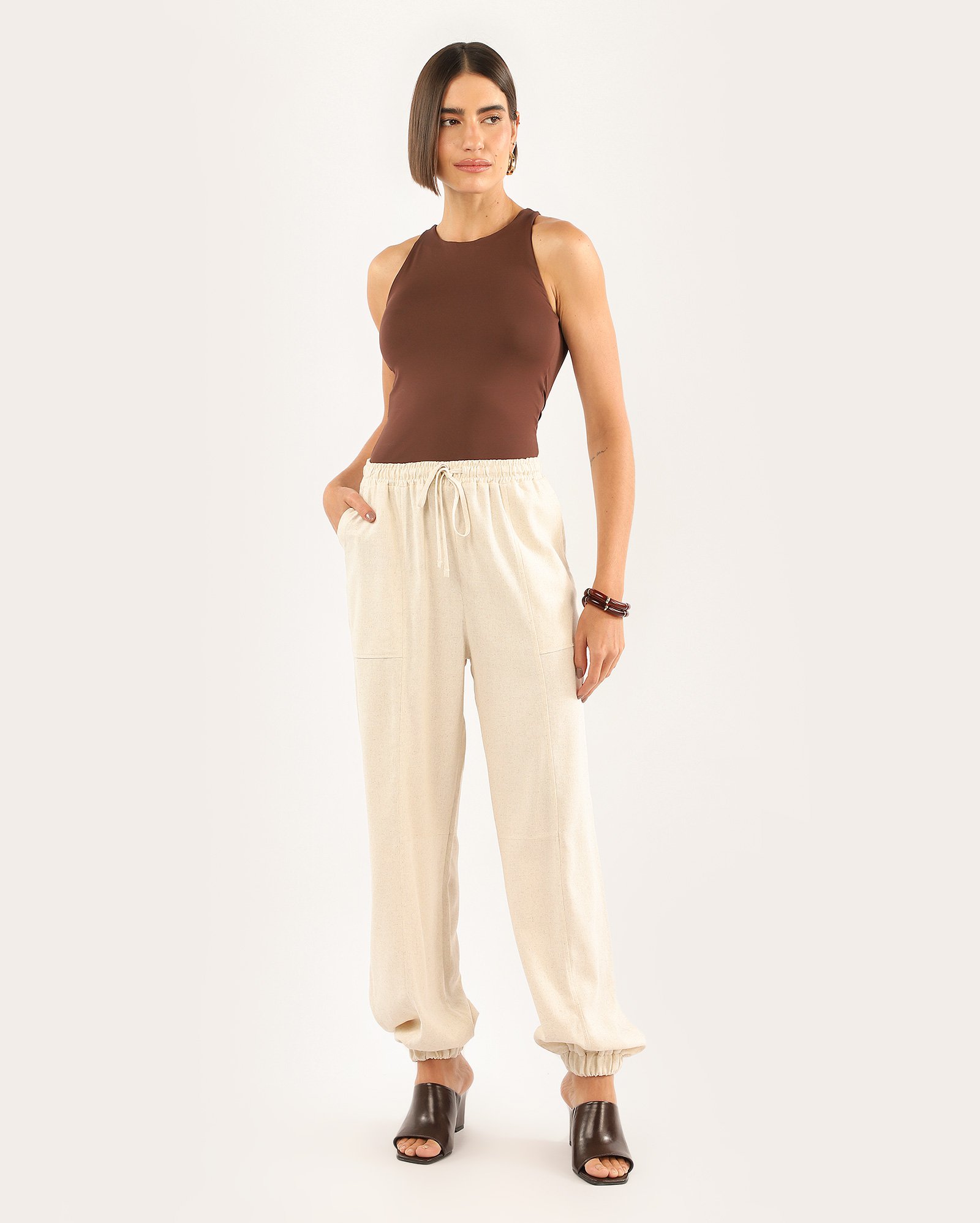 Calça feminina jogger em viscolinho - bege