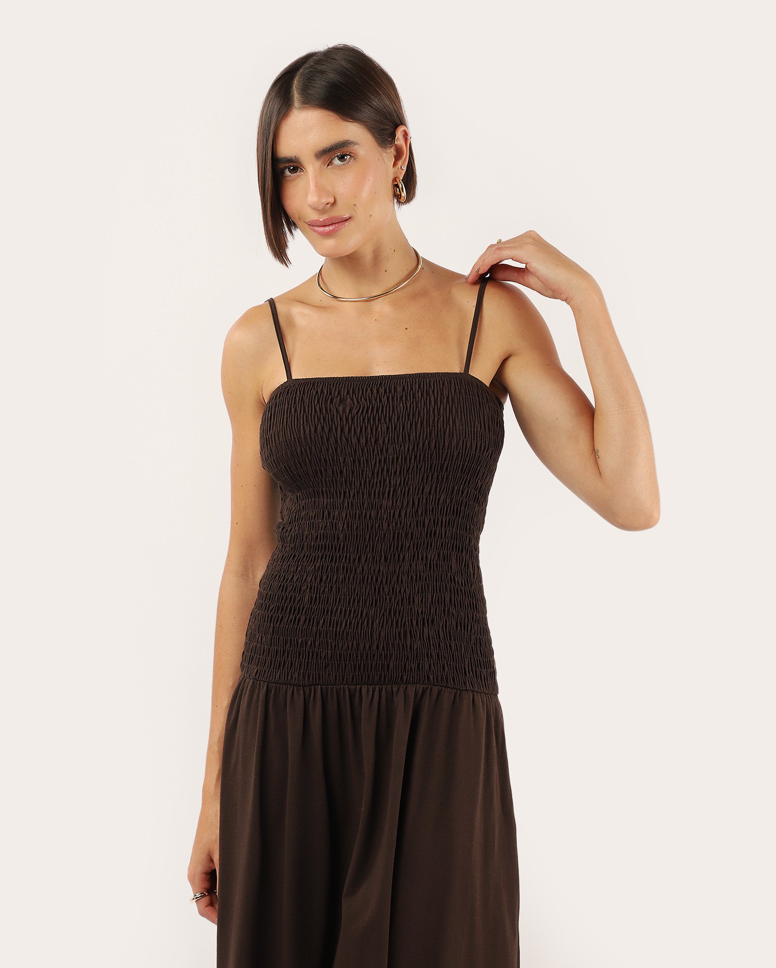 Vestido longo evasê com lastex com alças finas marrom