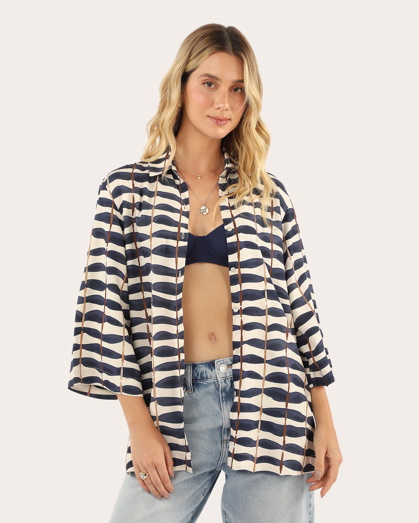 Camisa feminina ampla em viscose listras - off-white