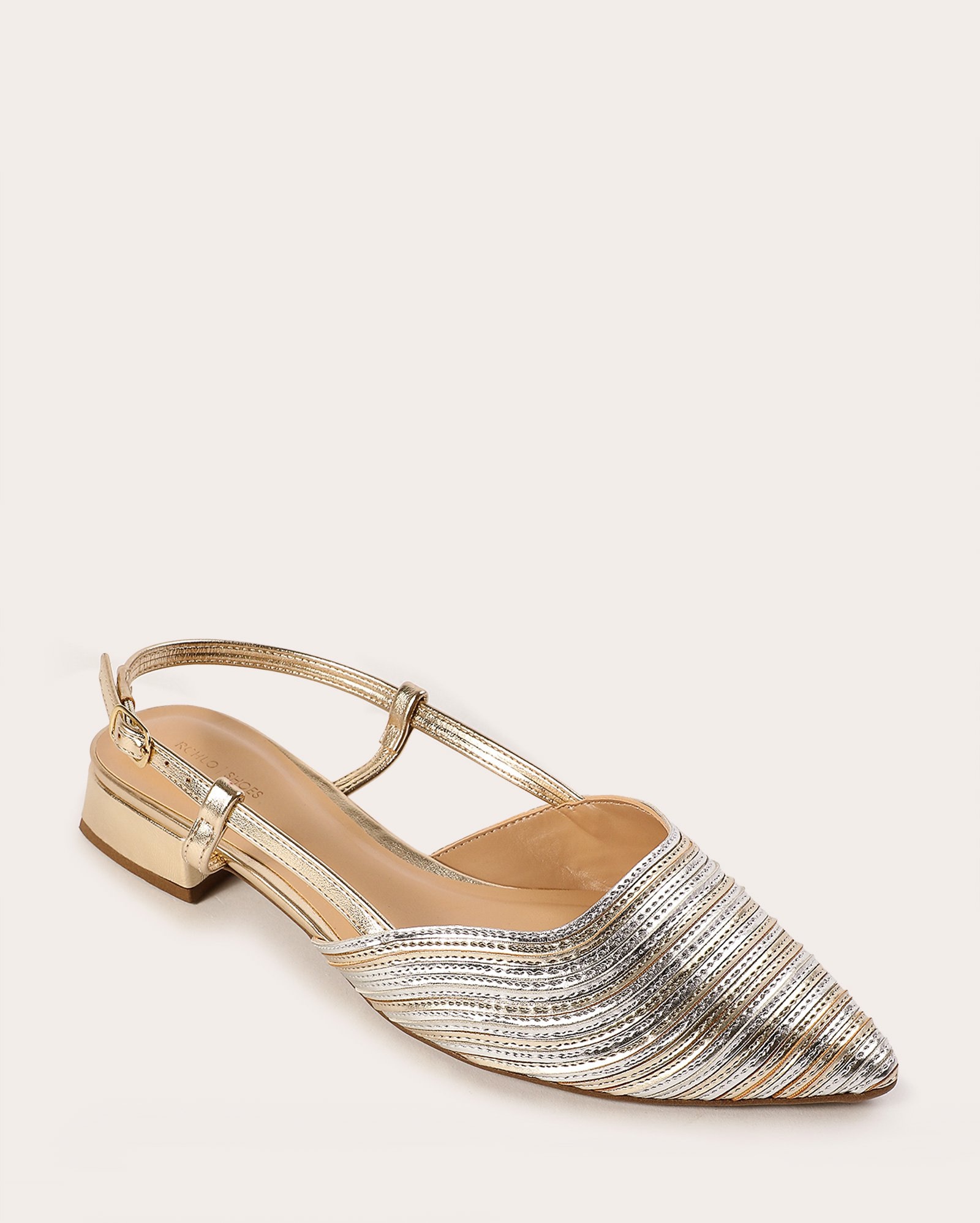 Sapato scarpin slingback recortes metalizados dourado