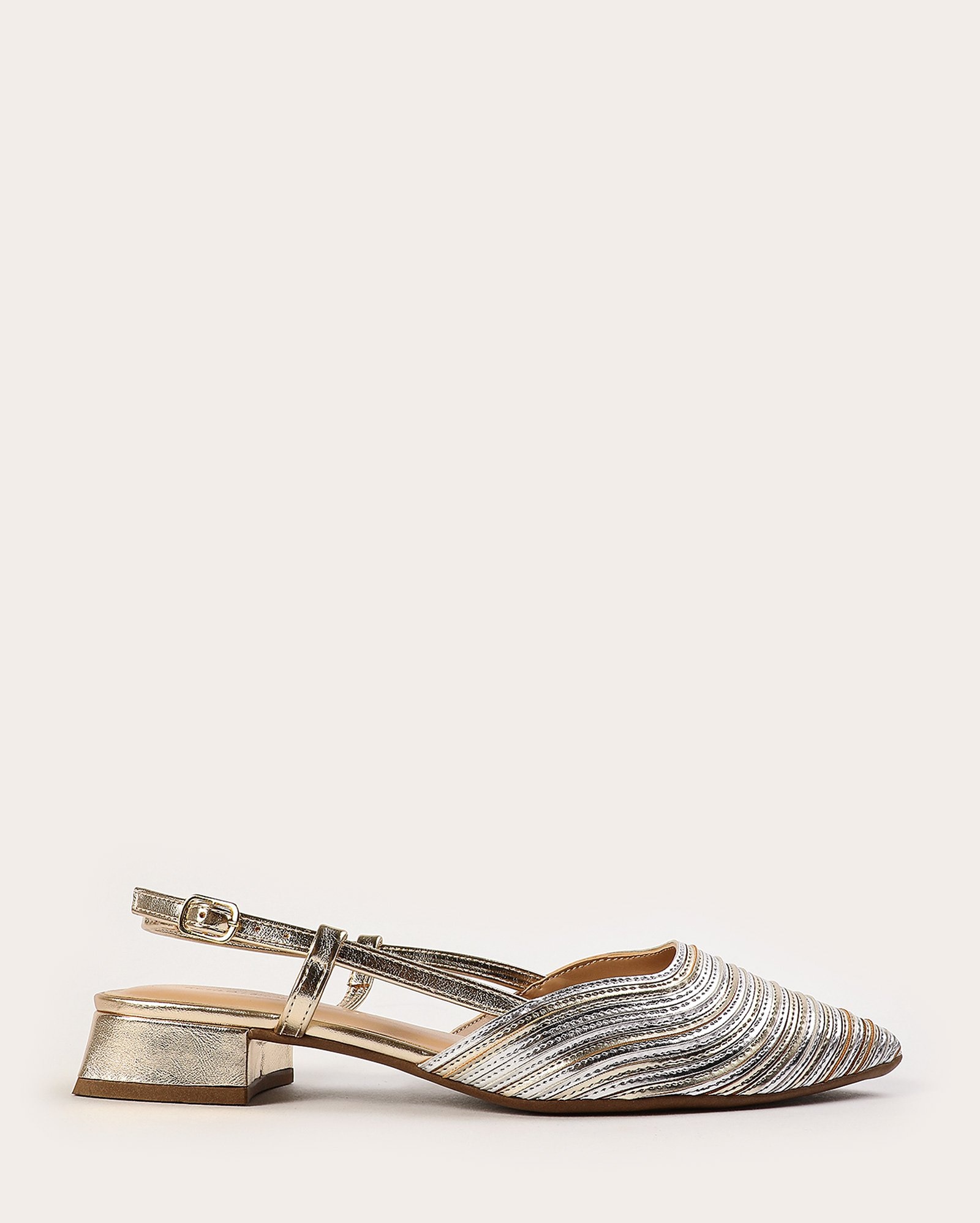 Sapato scarpin slingback recortes metalizados dourado