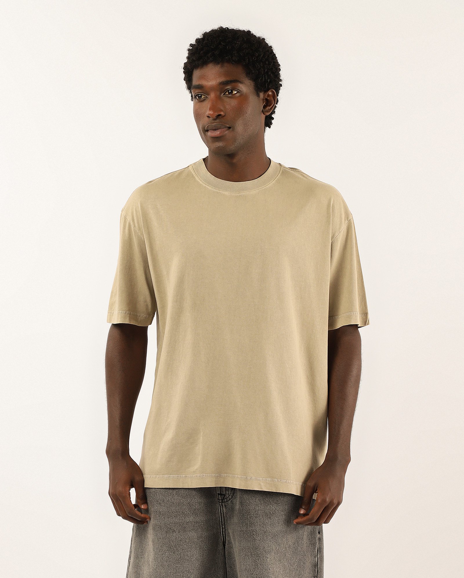 Camiseta masculina oversized estonada bege 