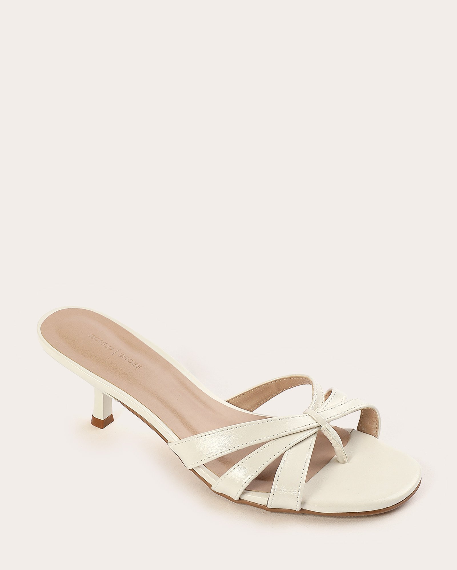 Tamanco feminino com tiras salto fino off white