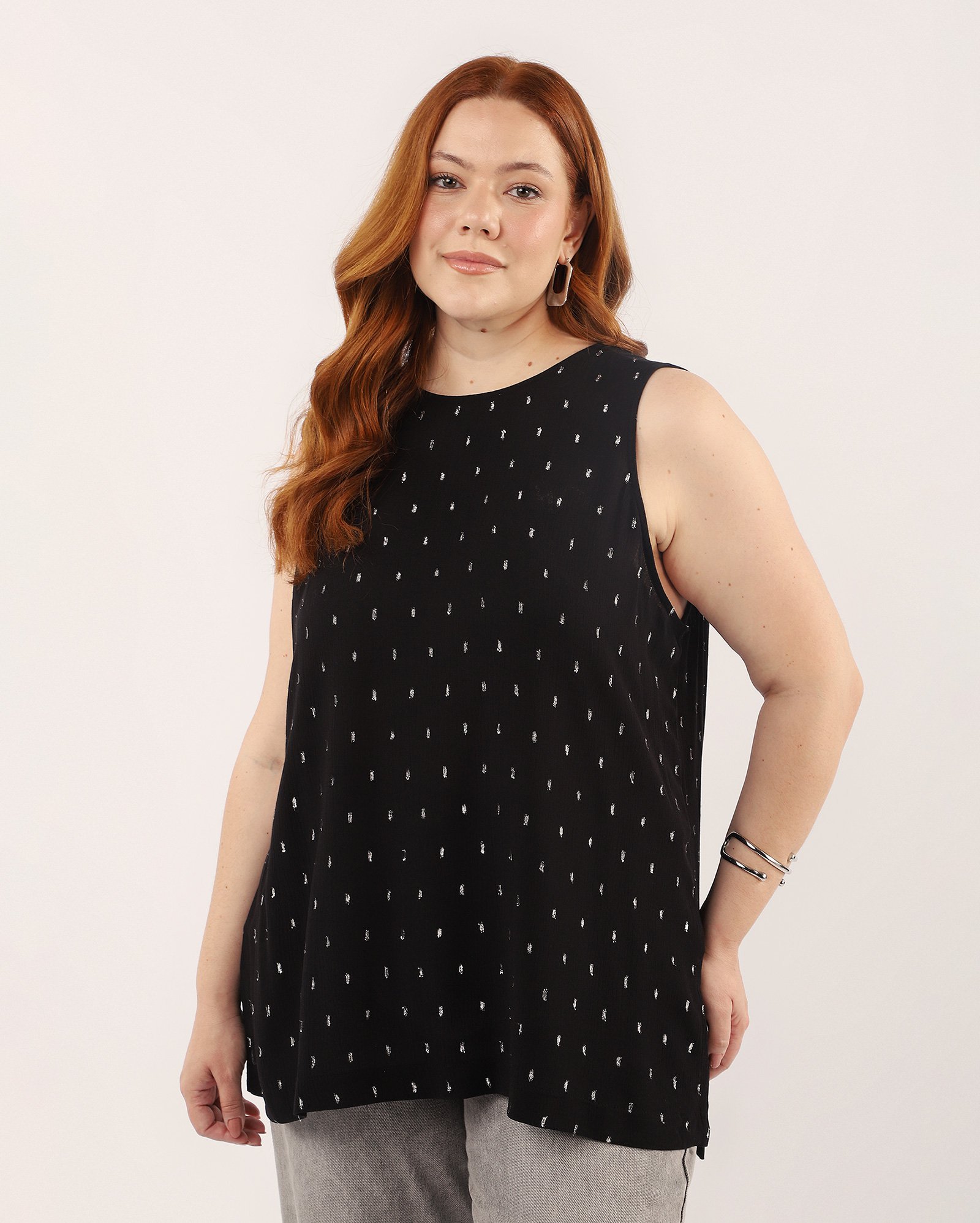 Regata plus size feminina com detalhe metalizado - preta