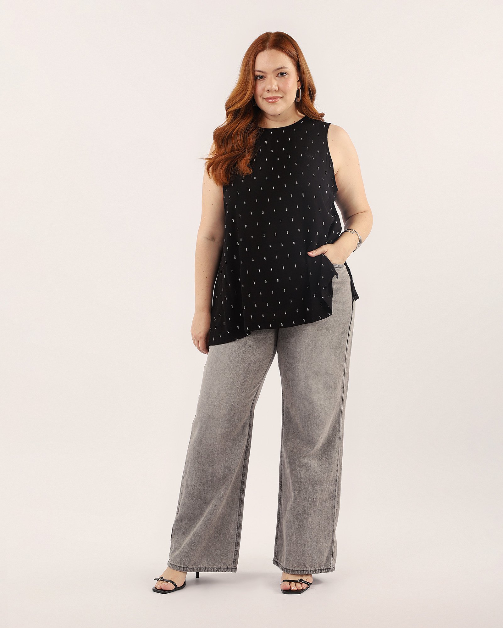 Regata plus size feminina com detalhe metalizado - preta