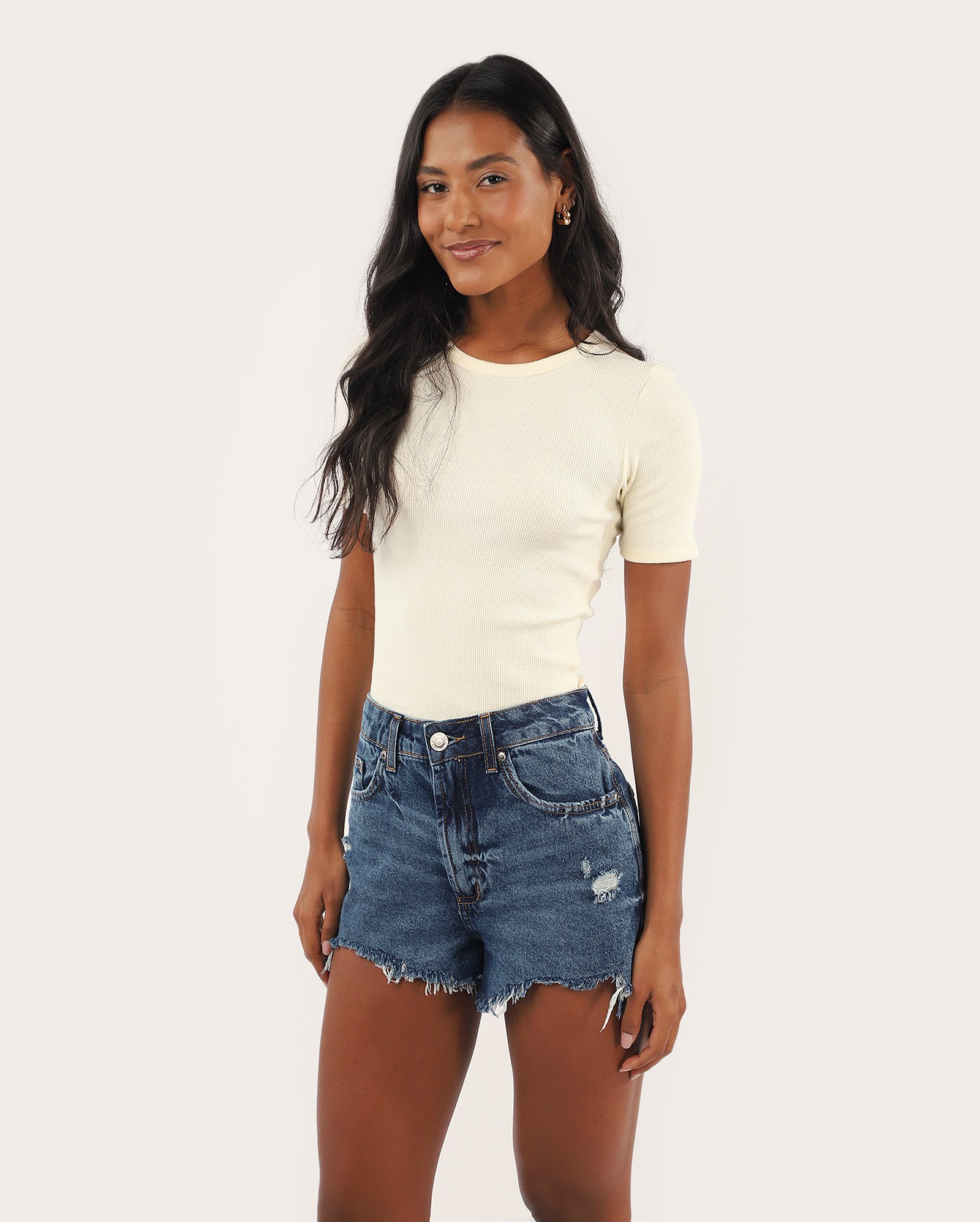 Short jeans feminina destroyed cintura média - denim médio | Pool Jeans