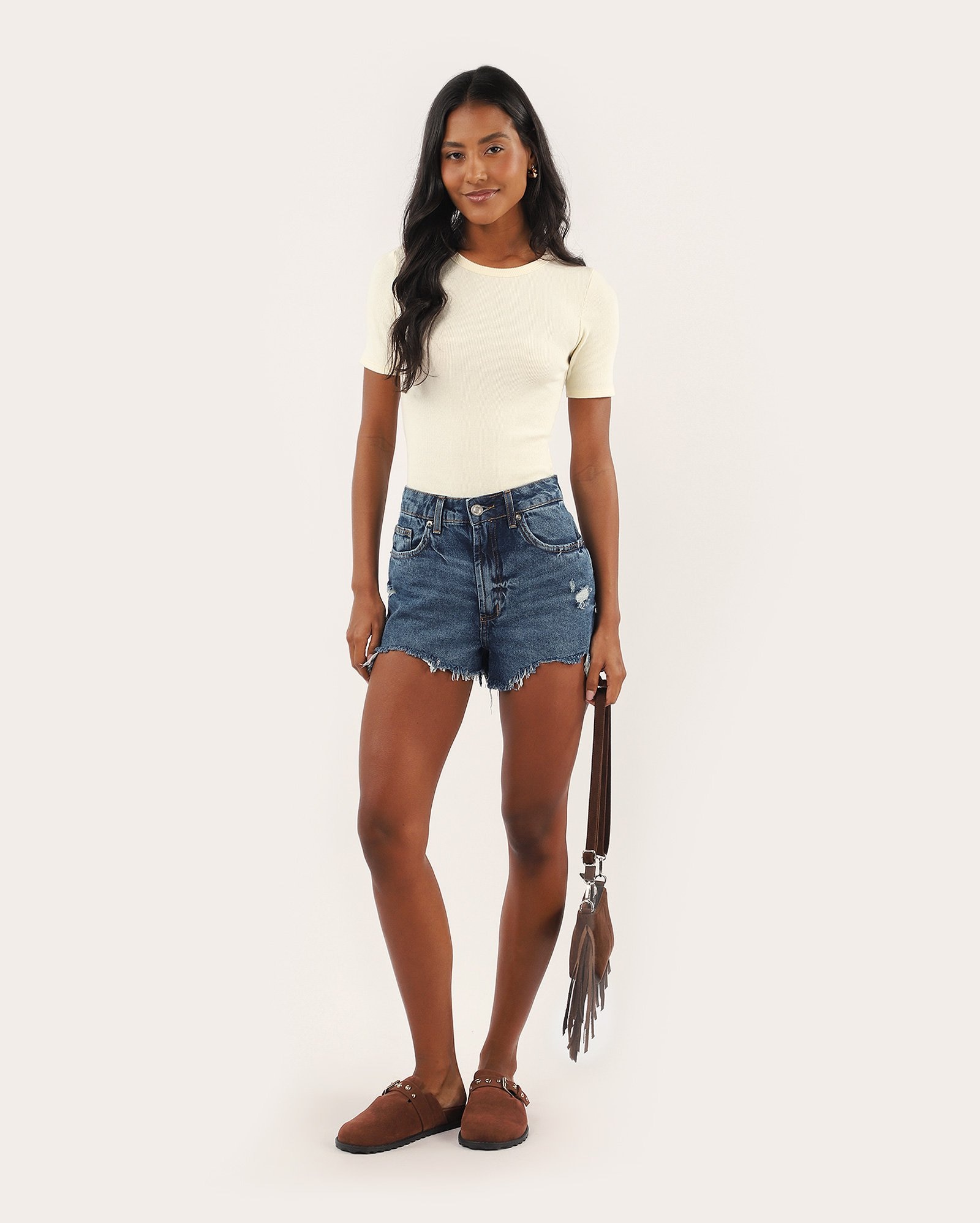 Short jeans feminina destroyed cintura média - denim médio | Pool Jeans