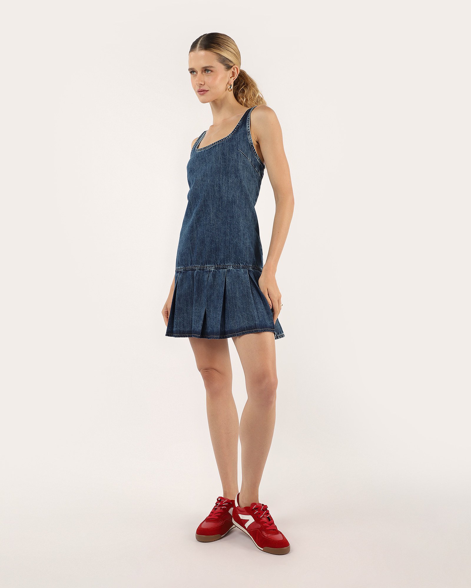 Vestido jeans curto com pregas - denim escuro | Pool Jeans