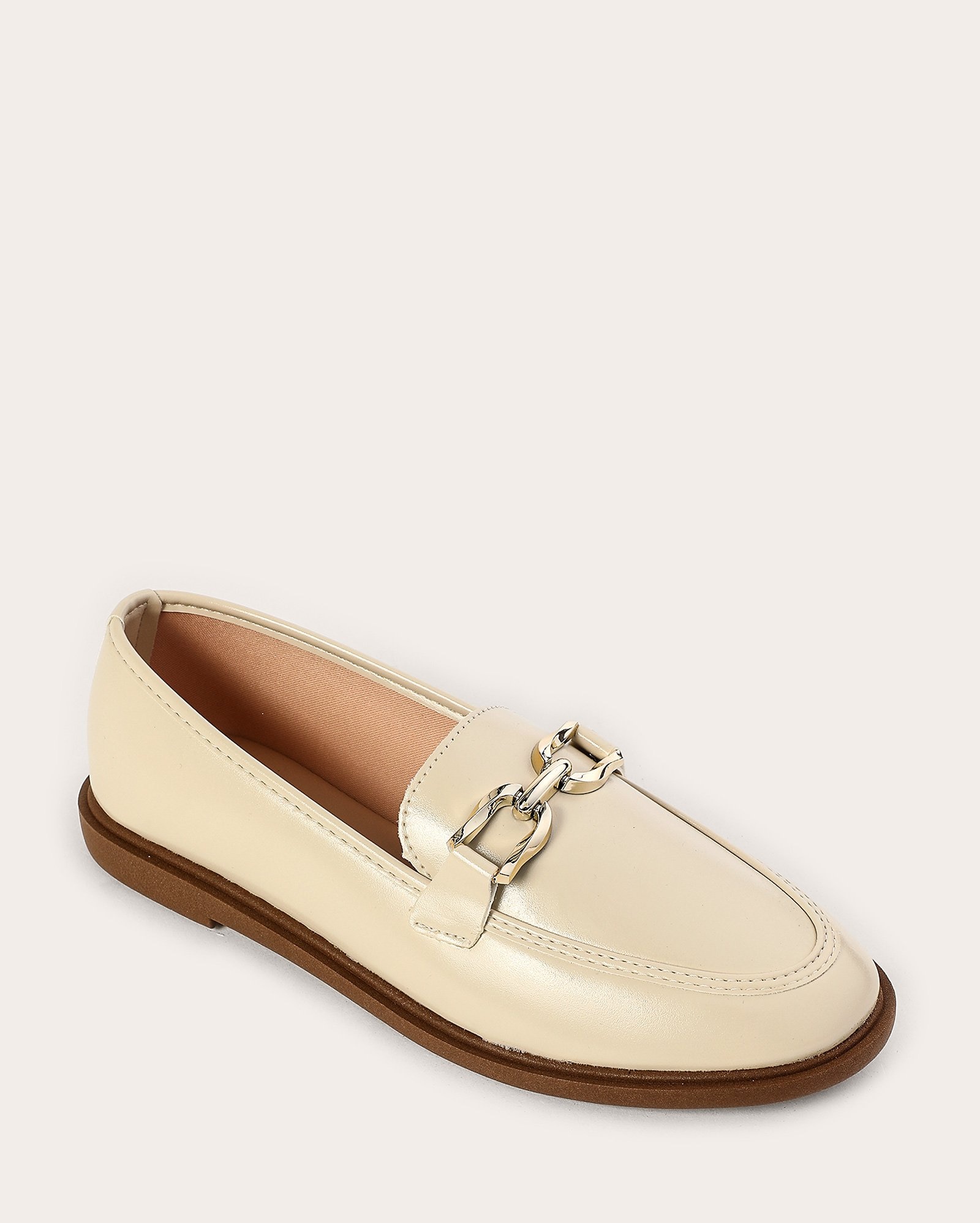 Mocassim feminino bridão metálico bege