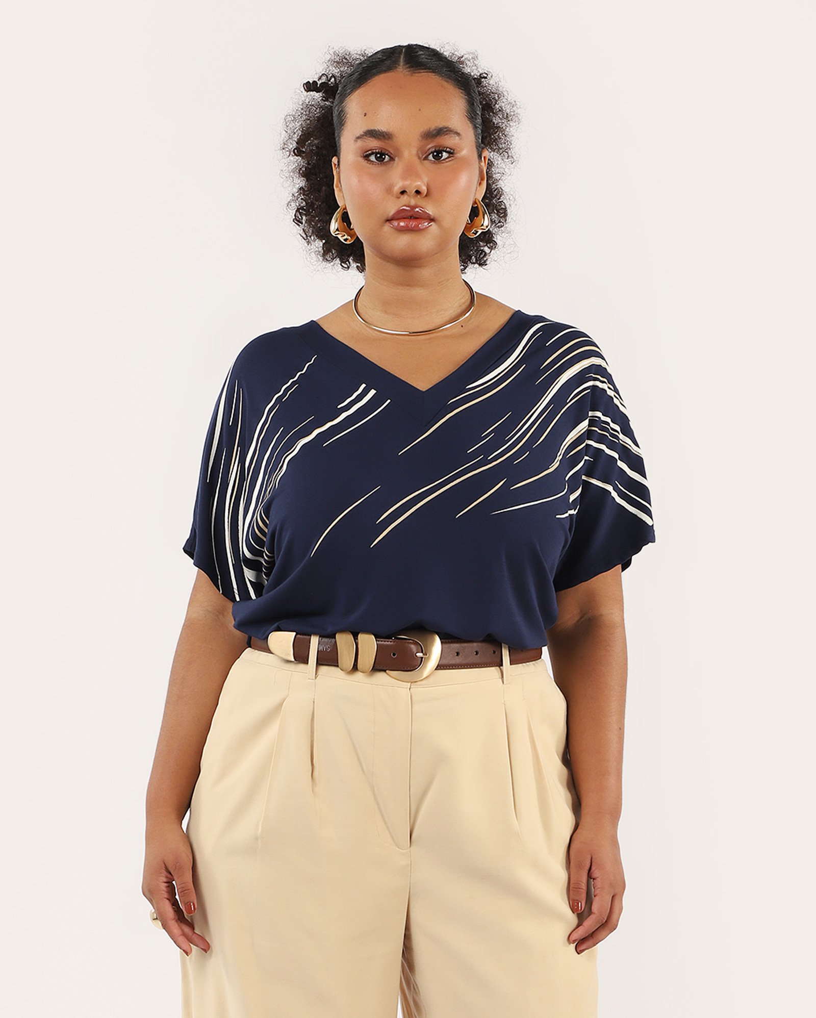 Blusa plus size feminina em viscose estampa abstrata - azul